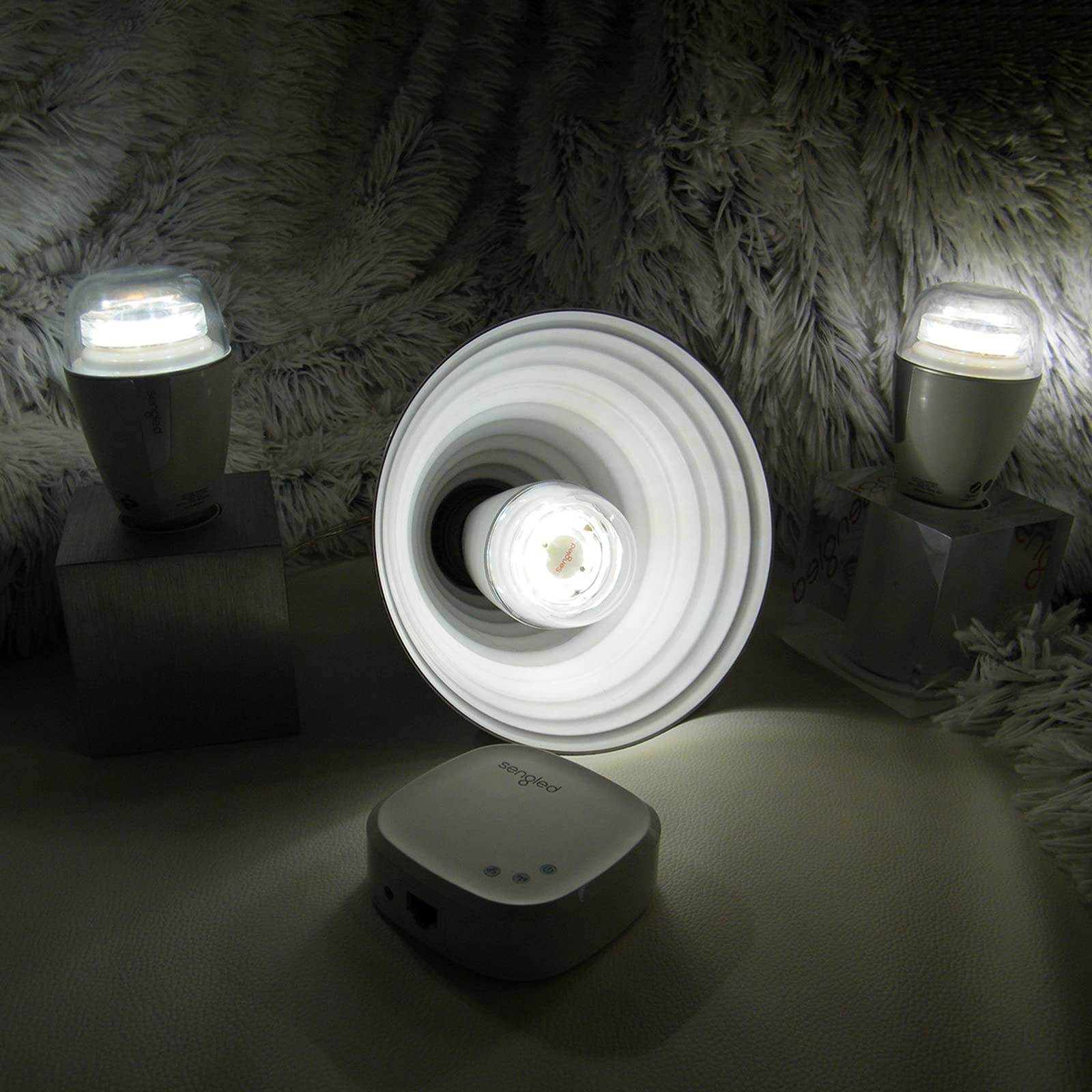 Sengled Element Plus, Kit de démarrage 2 ampoules LED connectées, 9,8 W eq 60W, Variation température de couleur blanc chaud (2700K) à blanc froid (6500K), culot E27 + 1 pont - Fonctionne avec Alexa