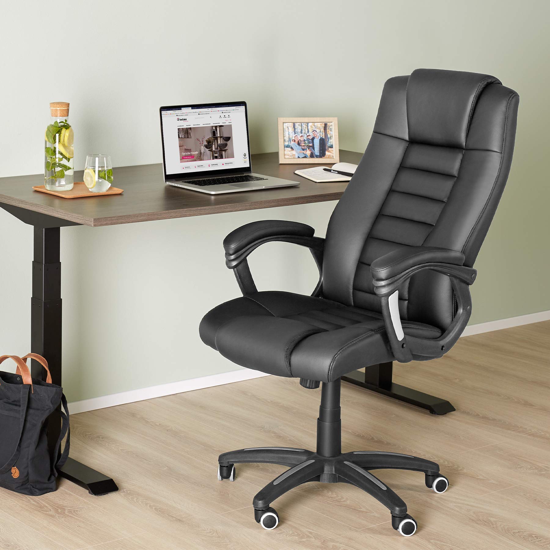 Tectake® Bureaustoel - Gamingstoel met Verstelbare Rugleuning en Armleuningen - Inclusief Nekkussen en Lendensteun - Ergonomisch en In Hoogte Verstelbaar - 360° Draaibaar - Zwart Tectake® Bureaustoel - Gamingstoel met Verstelbare Rugleuning en Armleuningen - Inclusief Nekkussen en Lendensteun - Ergonomisch en In Hoogte Verstelbaar - 360° Draaibaar - Zwart