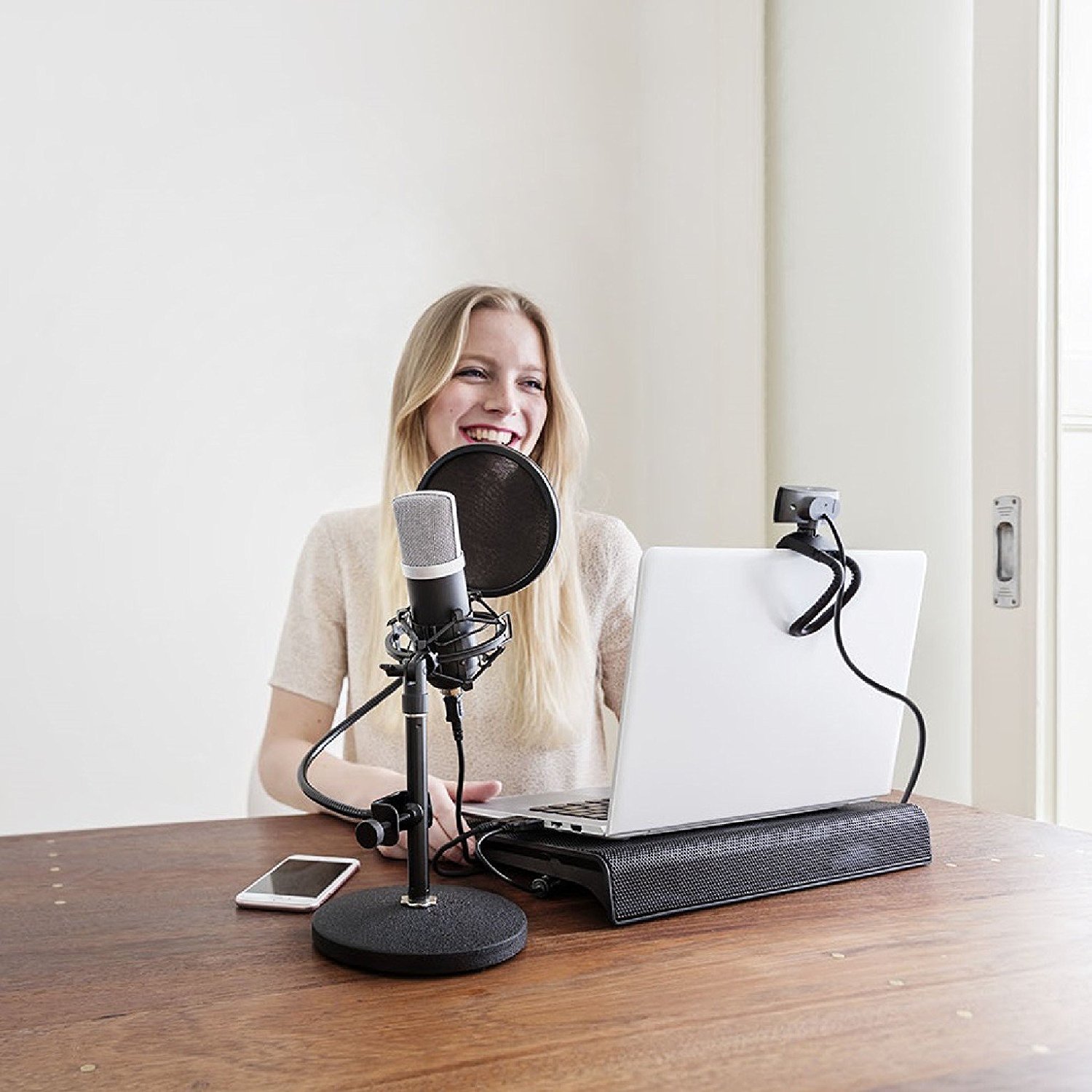 Trust Gaming GXT 252 Emita Microphone, Gamer Micro en Valisette, avec Directivité Cardioïde, USB Microphone pour PC, Ordinateur, PS4, PS5, Podcasts, Vlogs, Streaming, Youtube, Twitch - Noir