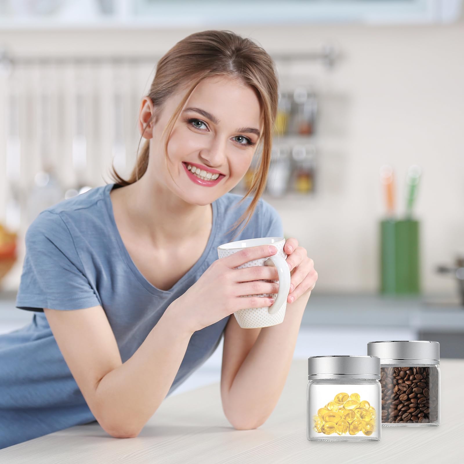 12 Pezzi Mini Barattoli di Vetro 50 ml con Coperchio ed Etichette, Contenitori Trasparenti per Lozione, Crema, Unguenti, Erbe, Spezie