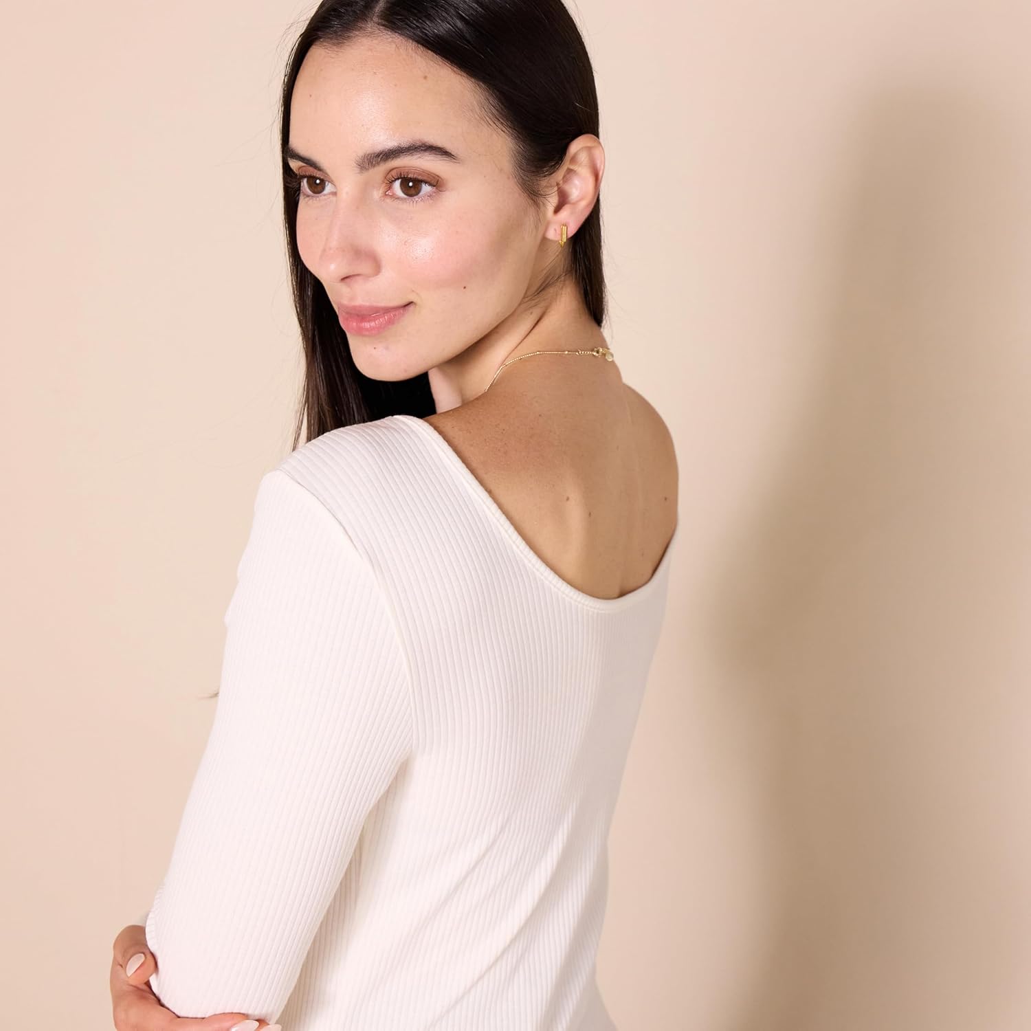 Amazon Essentials Women's Scoop Back Long Sleeve Slim-Fit Rib-Knit T-Shirt, Pack of 2 - Image 3