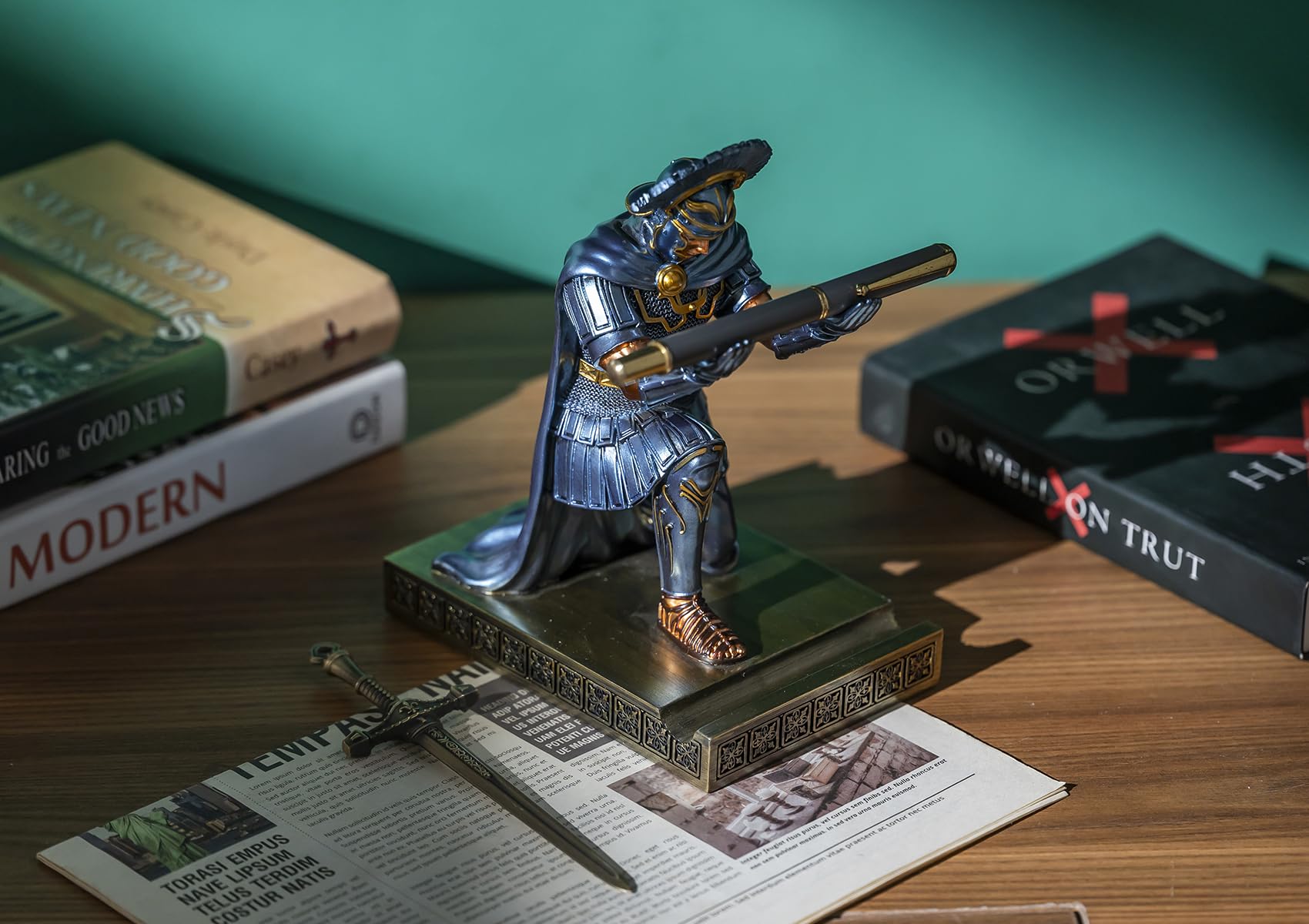 Centurion Cloak Warrior Knight, uchwyt na długopisy, stojak na telefon komórkowy, organizer na biurko i akcesoria jako prezent do biura i domu (niebieski)