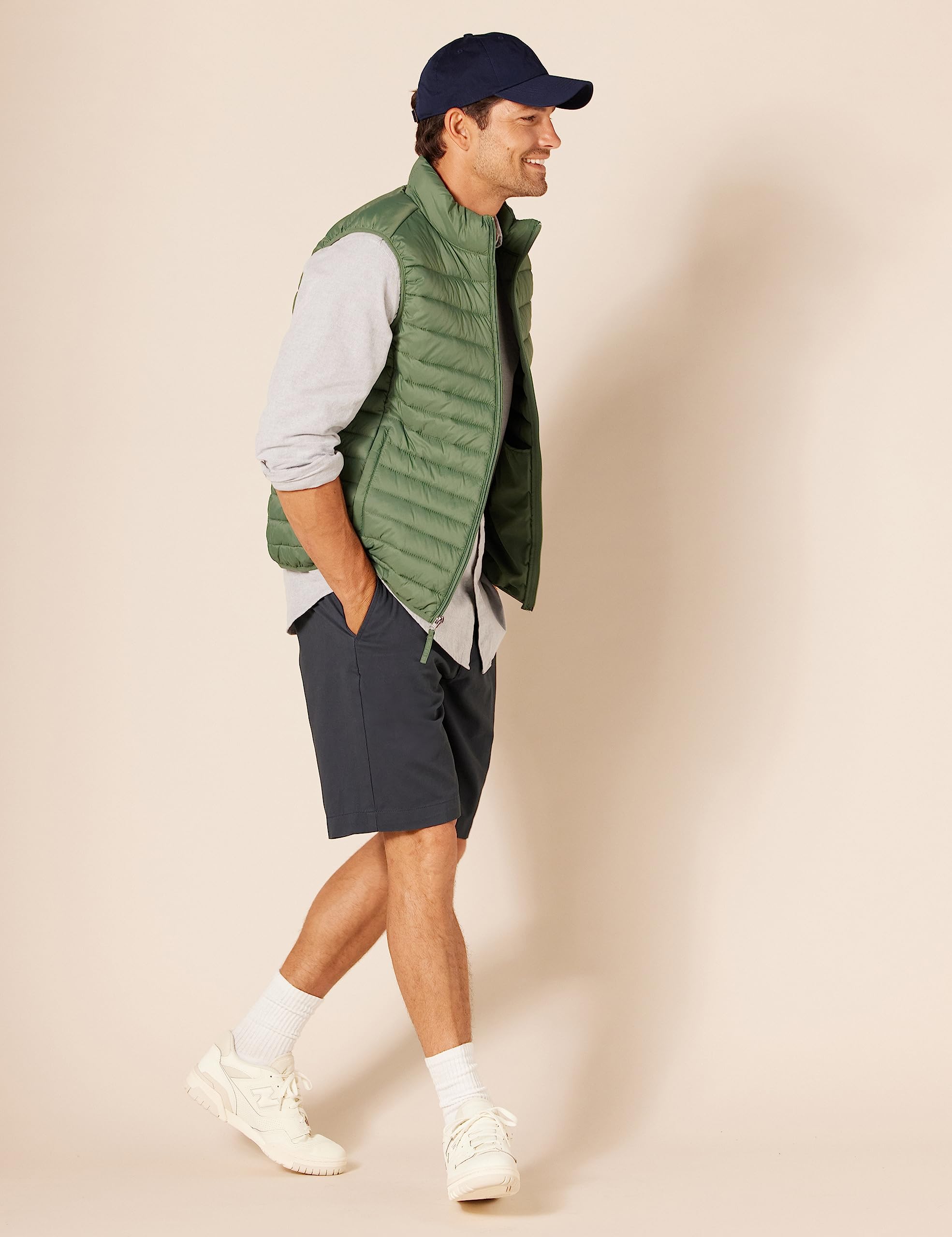 Amazon Essentials Pantaloncini Chino Lunghezza Classica da 23 Cm Uomo