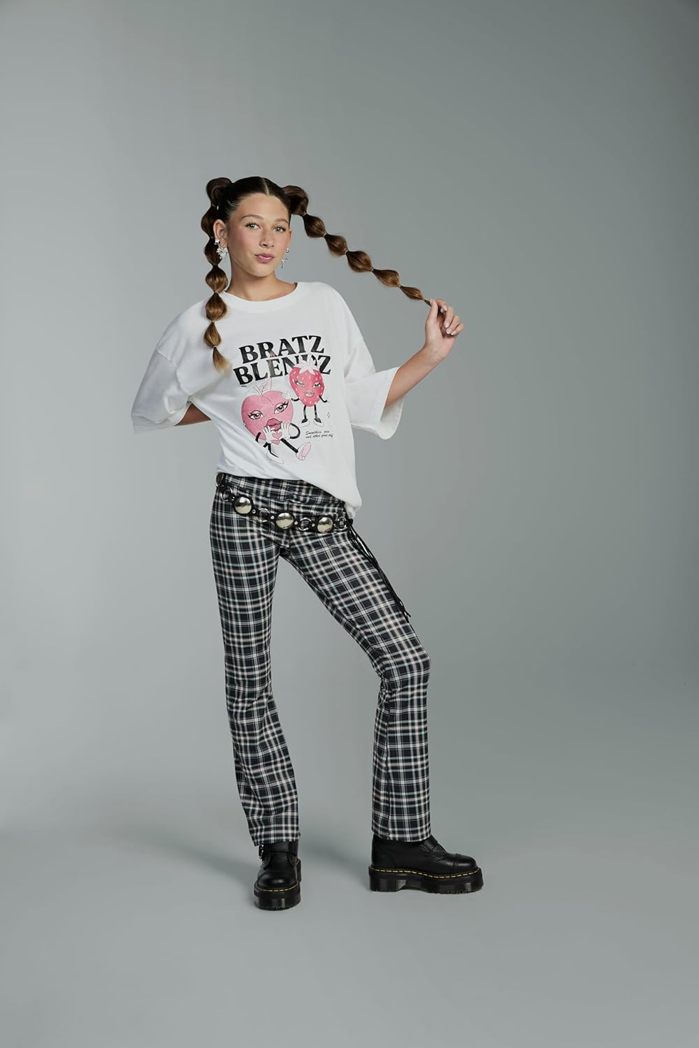 Bratz Stylin' Cloe Fashion Doll with Customizable T-Shirt for You and Accessories - Image 9