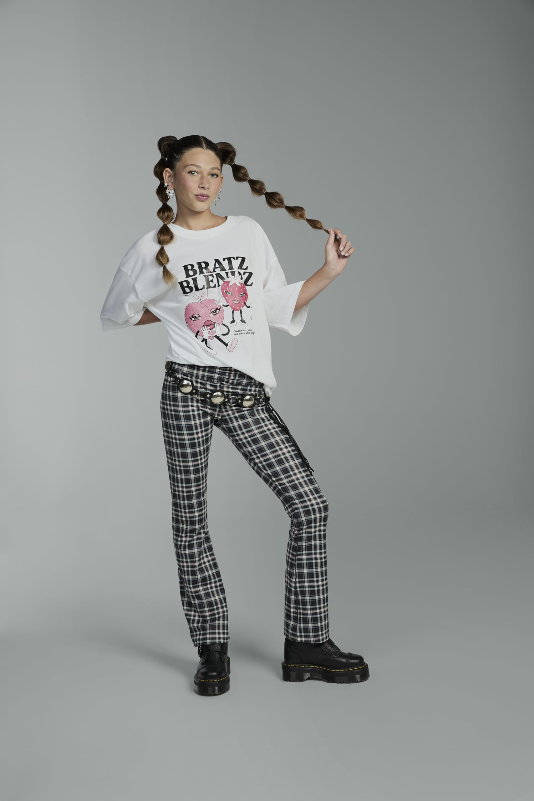 Bratz Stylin' Cloe - Muñeca de Moda con Camiseta Personalizable Que Puedes Usar, Incluye Accesorios, Lindos Juguetes para Niñas