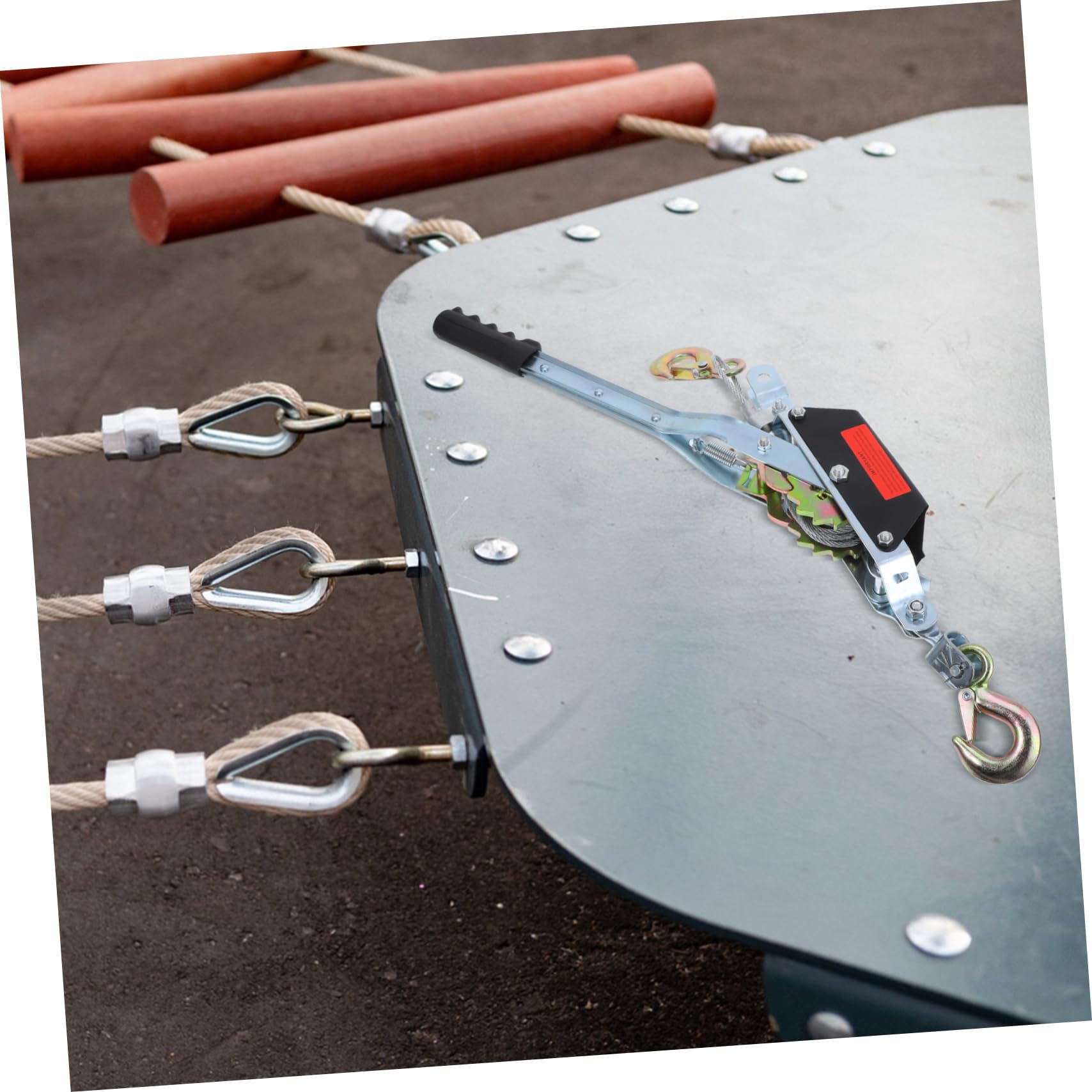 Seilspanner, verstellbar, mitziehbar, Werkzeug, Hebezeug, Abseilen, Draht, Stromsystem, Maschendraht, Zaun, Spanner, Motor, Brechstange, Abschleppseil, Abzieher zum Baumfällen, Halter, Tür, Gestell,
