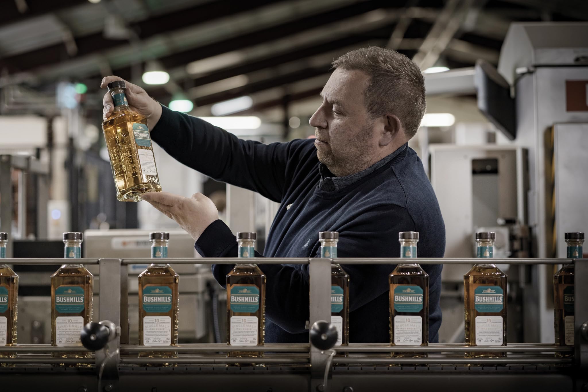 Amazon.co.jp: Bushmills ウイスキー700ml ブッシュミルズ シングル