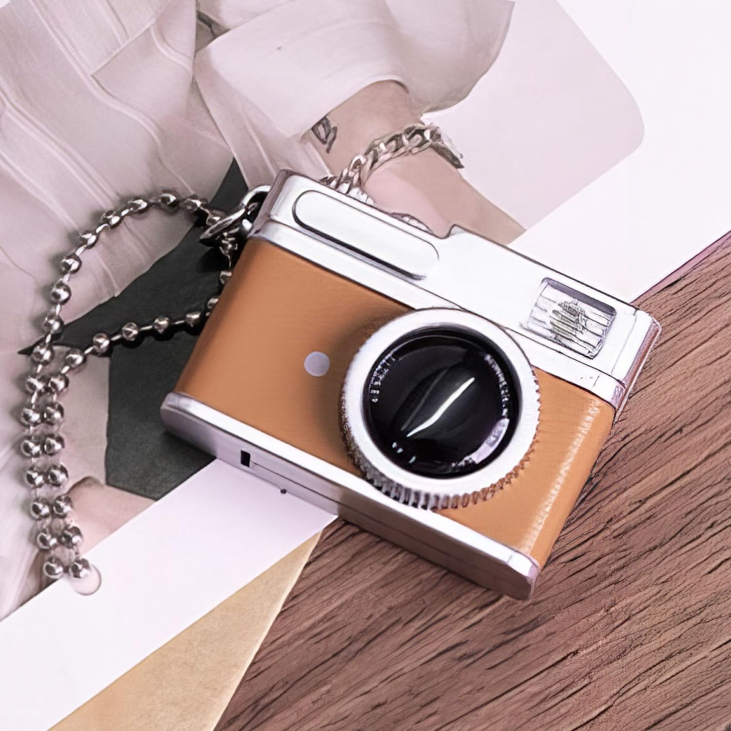 YUEHISY Mini Cámara Digital, Cámara con Llavero Retro Vintage HD 1080P, LED Incorporado, única para Adolescentes y Entusiastas de la Fotografía (Brown