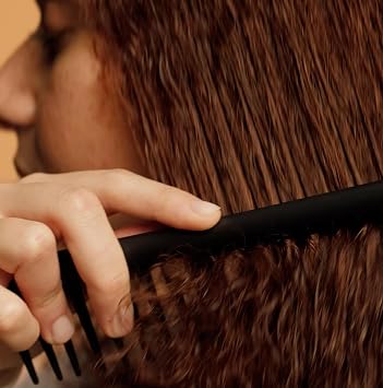 Dyson-designed Detangling comb (Black/Rose)