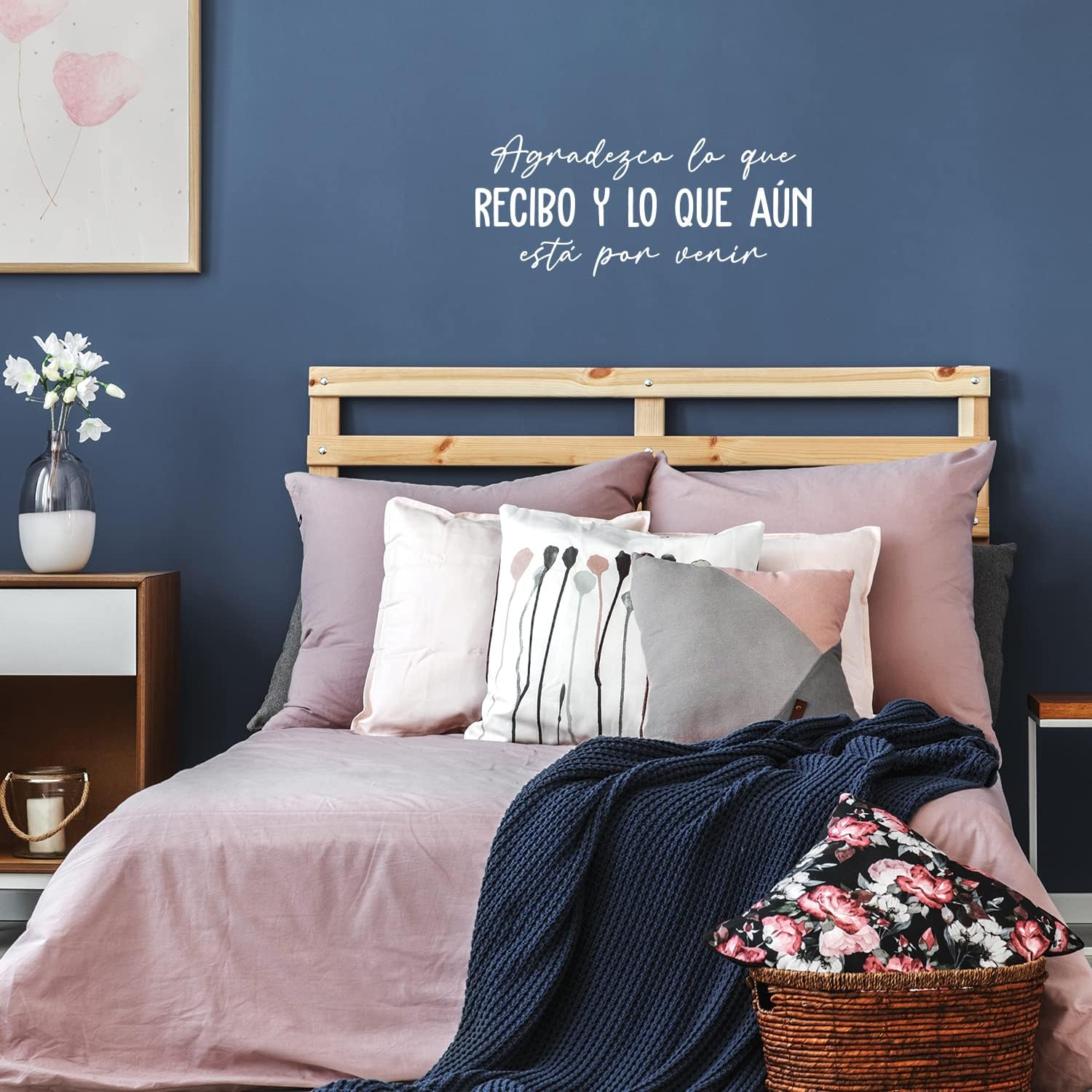 Printique Vinyl Wall Art Decal - Agradezco Lo Que Recibo Y Aún Está Por / I Appreciate What Receive and is Yet to Come 10.5'' x 25''- Spanish Quote Sticker for Home Office Decor (White)