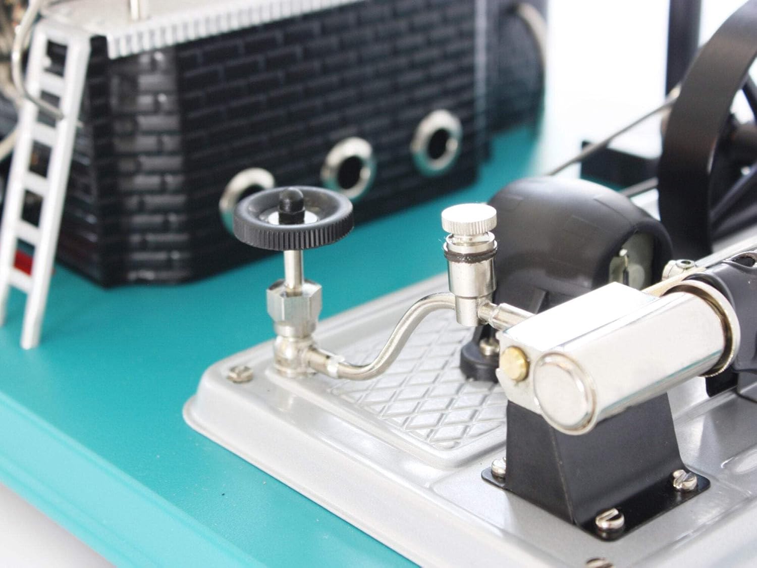 Wilesco D18 Steam Engine with Generator