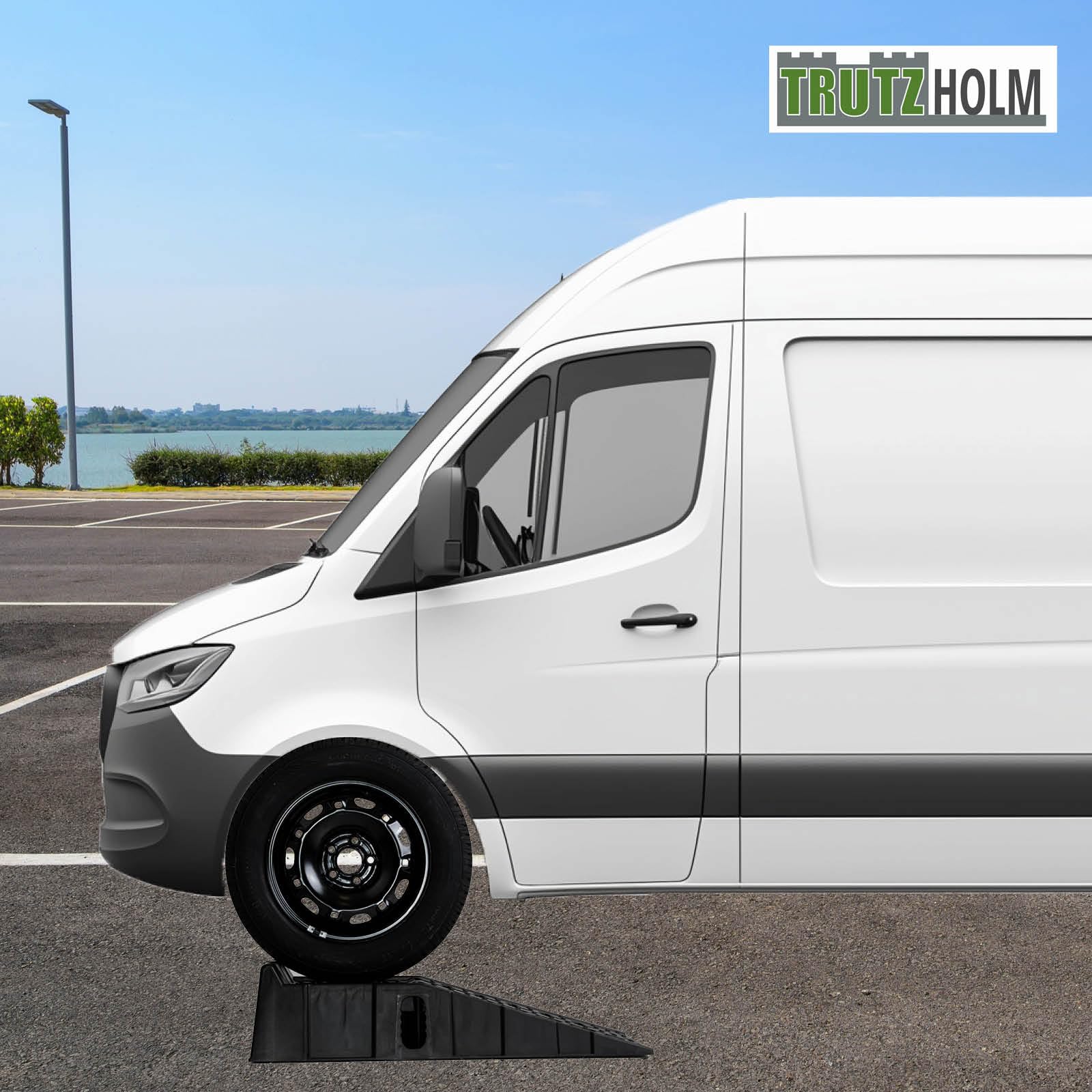 TRUTZHOLM 2 x Auffahrrampe Auffahrkeil mit Überfahrstopper 90 x 30 x 21,5 cm hochbelastbar 5t Traglast Kunststoff Stapelbar für Wohnmbil PKW SUV rutschfeste Rampe für jeden Untergrund schwarz