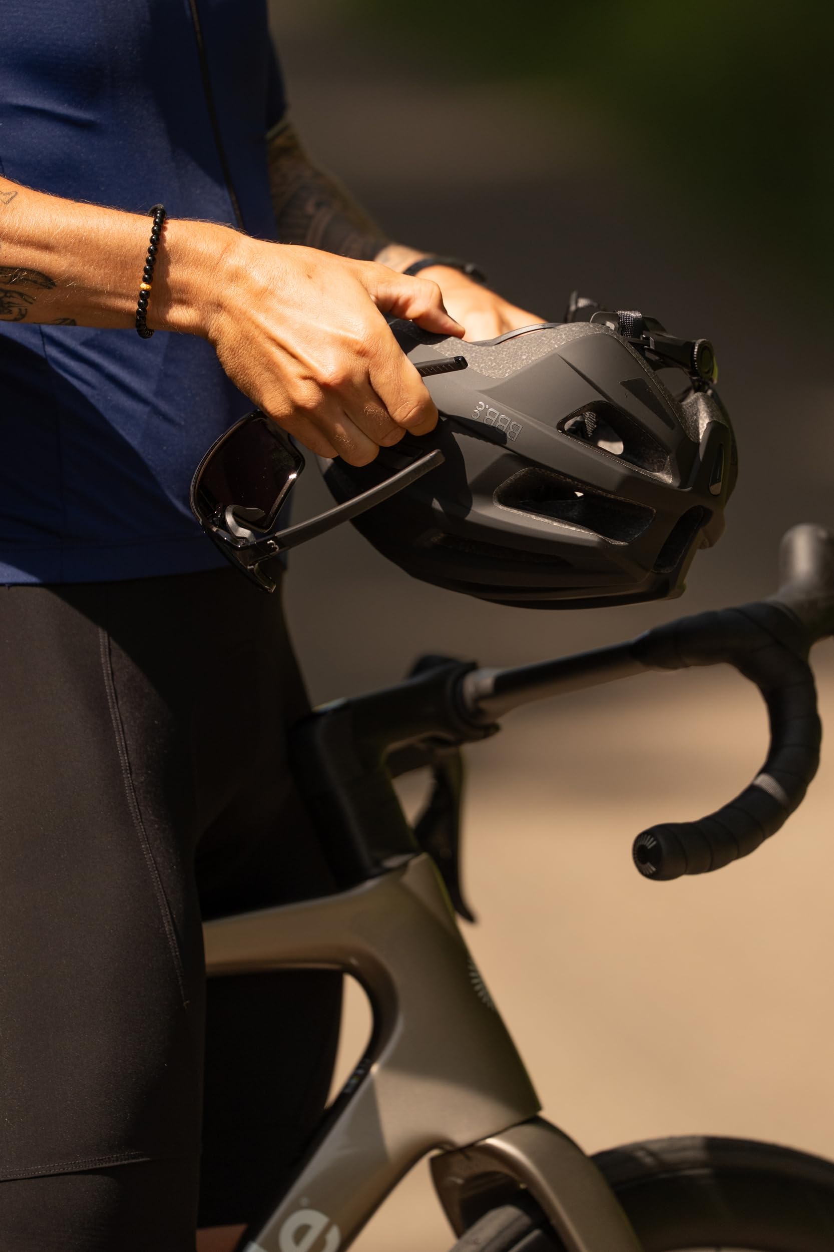 BBB Fahrradhelm für Erwachsene, MTB und Rennrad, Leichter Helm für Erwachsene, mit abnehmbarem Visier, Drachen 3.0 Fidlock BHE-30