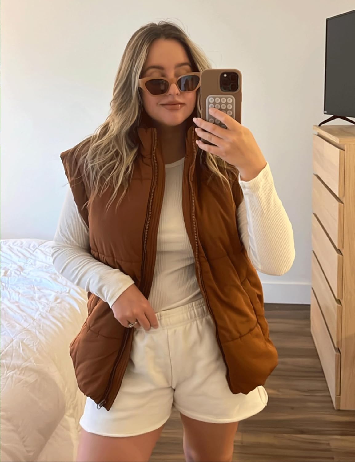 AMEBELLE Women's Oversized Puffer Vest Winter Quilted Lightweight Stand Collar Warm Padded Gilet Sleeveless Puffy Outerwear - Image 3