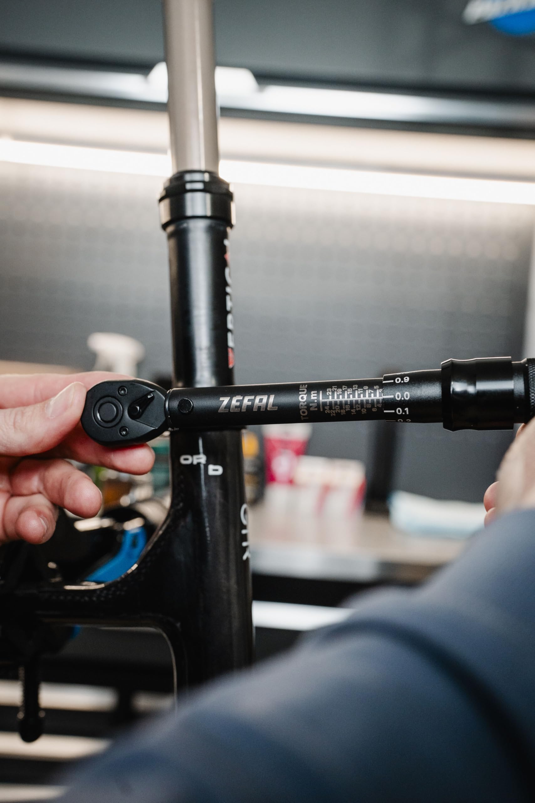 ZEFAL Z Torque Wrench - Cle Dynamometrique Velo - Clé Dynamométrique avec Réglage au 0,1 Nm - Compatible Pièces en Carbone - Kit Entretien Velo avec Embouts Hex & Torx Complets