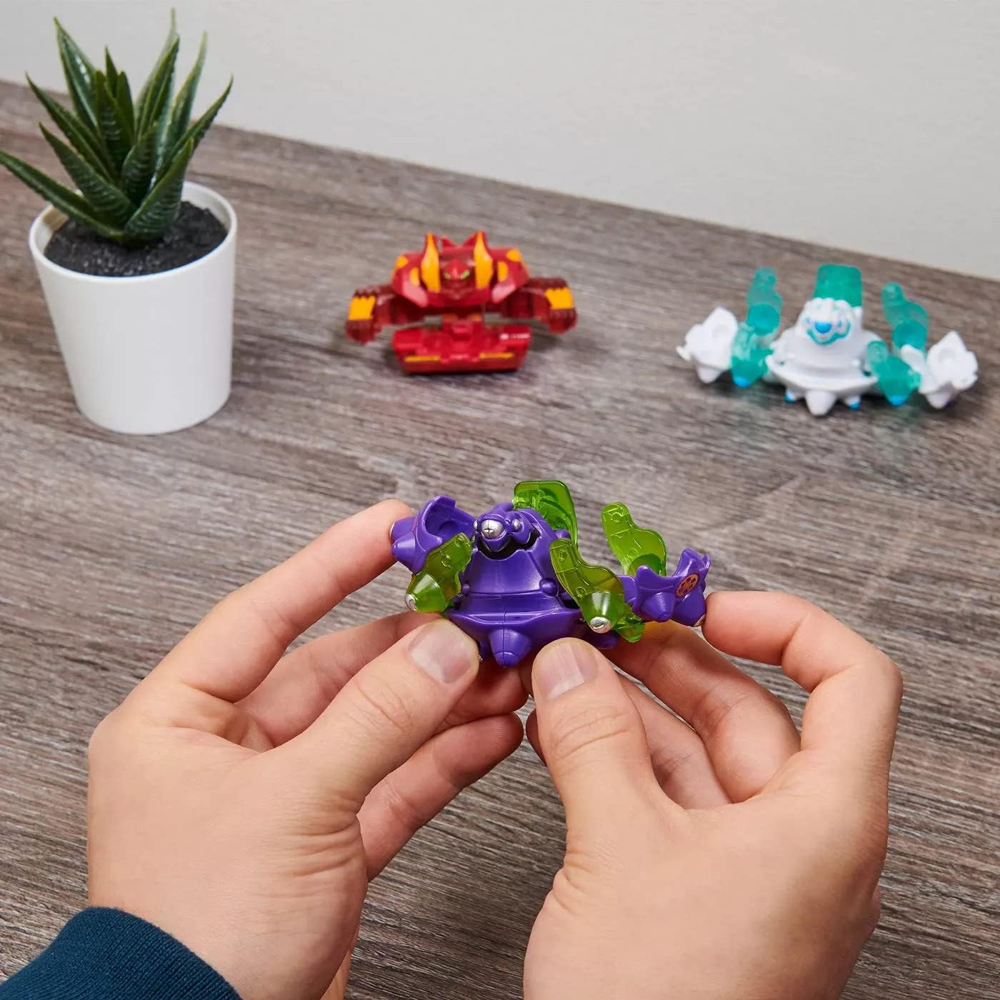 Bakugan Geogan Rising Collection Action Figure - Hyenix