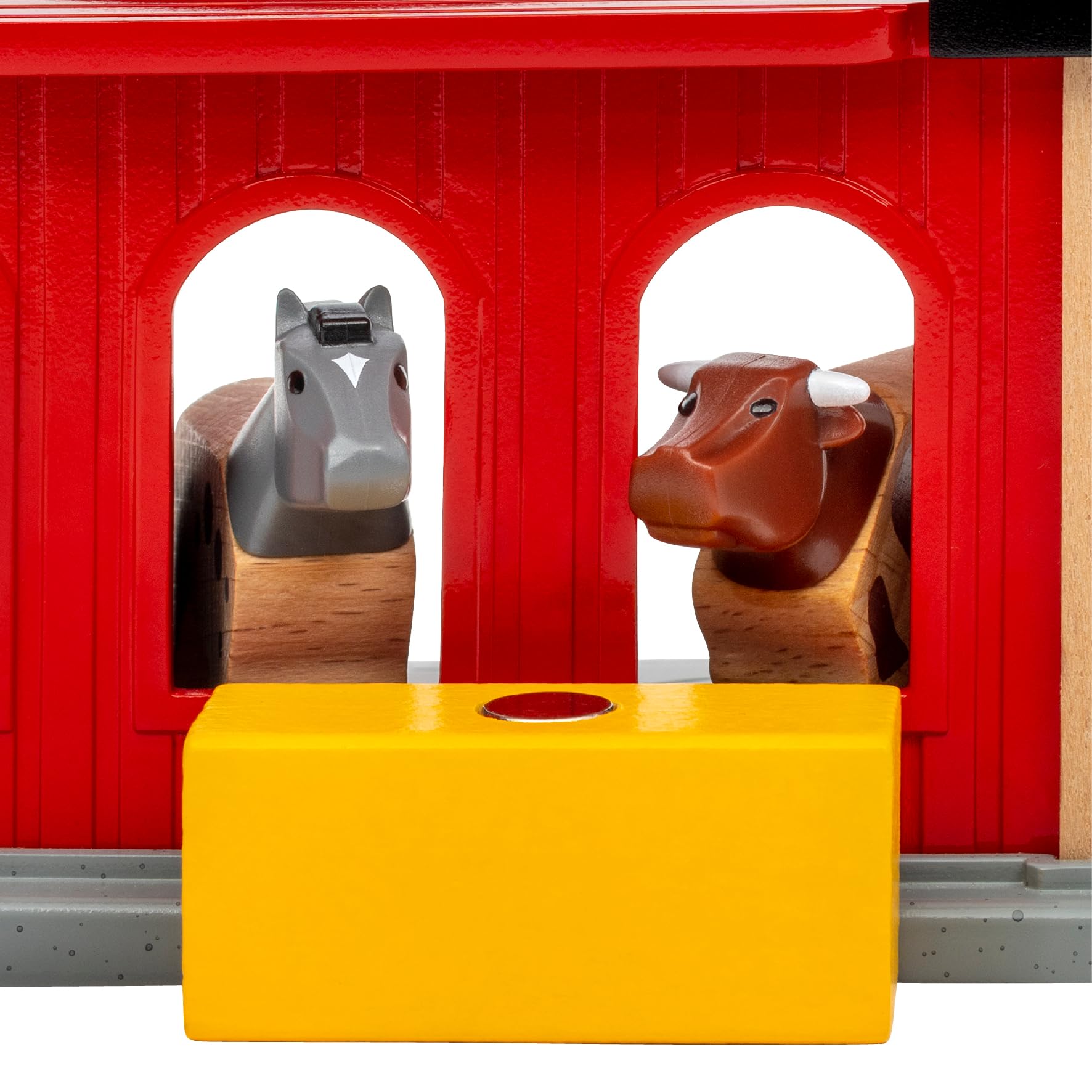 BRIO 36012 Tierscheune mit Heuwaggon - Zubehör zum Zugset für Kinder ab 3 Jahren