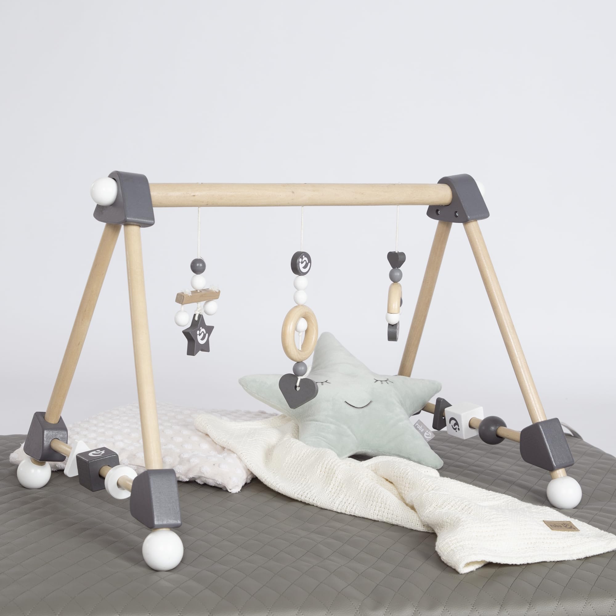 roba Portique d'Éveil en Bois pour Bébé Rock Star Baby 3 - Jouet d'Activité avec 3 Pendentifs et Formes à Tourner - Arche de Jeux Solide - Naturel / Anthracite
