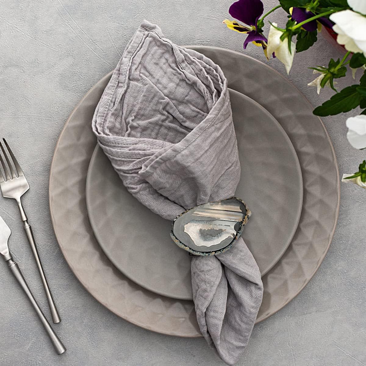 CozyTower Agate Napkin Rings Set of 4, Gold Napkin Holders for Cloth Napkins, Unique Wedding Decorations Napkin Ring Kitchen Accessories for Dinner Party (Black Agate)