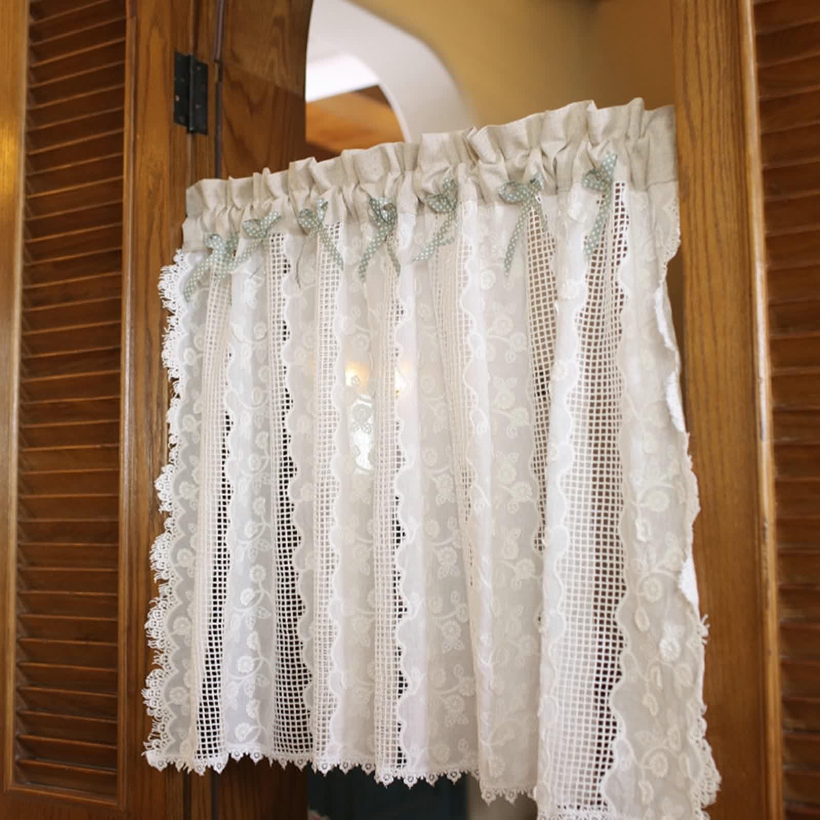 Zazdrostki, do kuchni, wiejskiego domu, krótkie, białe, poliester, bawełna, bistro, haftowane, z kwiatowym wzorem, 1 sztuka, szer. 125 x wys. 138 cm