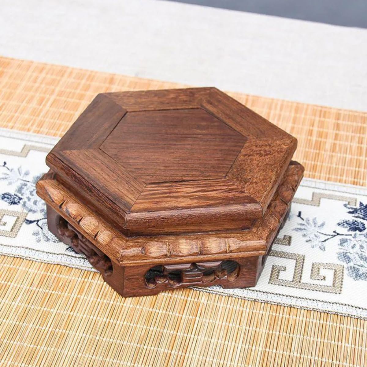 Base de Exhibición Estable y Decorativa de Madera Marrón Hexagonal Diseño Rústico para Tetera y Estatua Budista para Mesa y Oficina