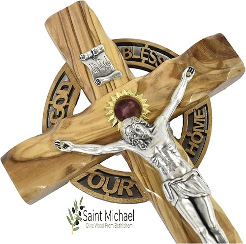 Miniatura 6 de Crucifijo de madera de olivo, cruz de madera para decoración de pared tallada a mano en Tierra Santa, rodeada de Dios bendiga nuestro hogar, regalo