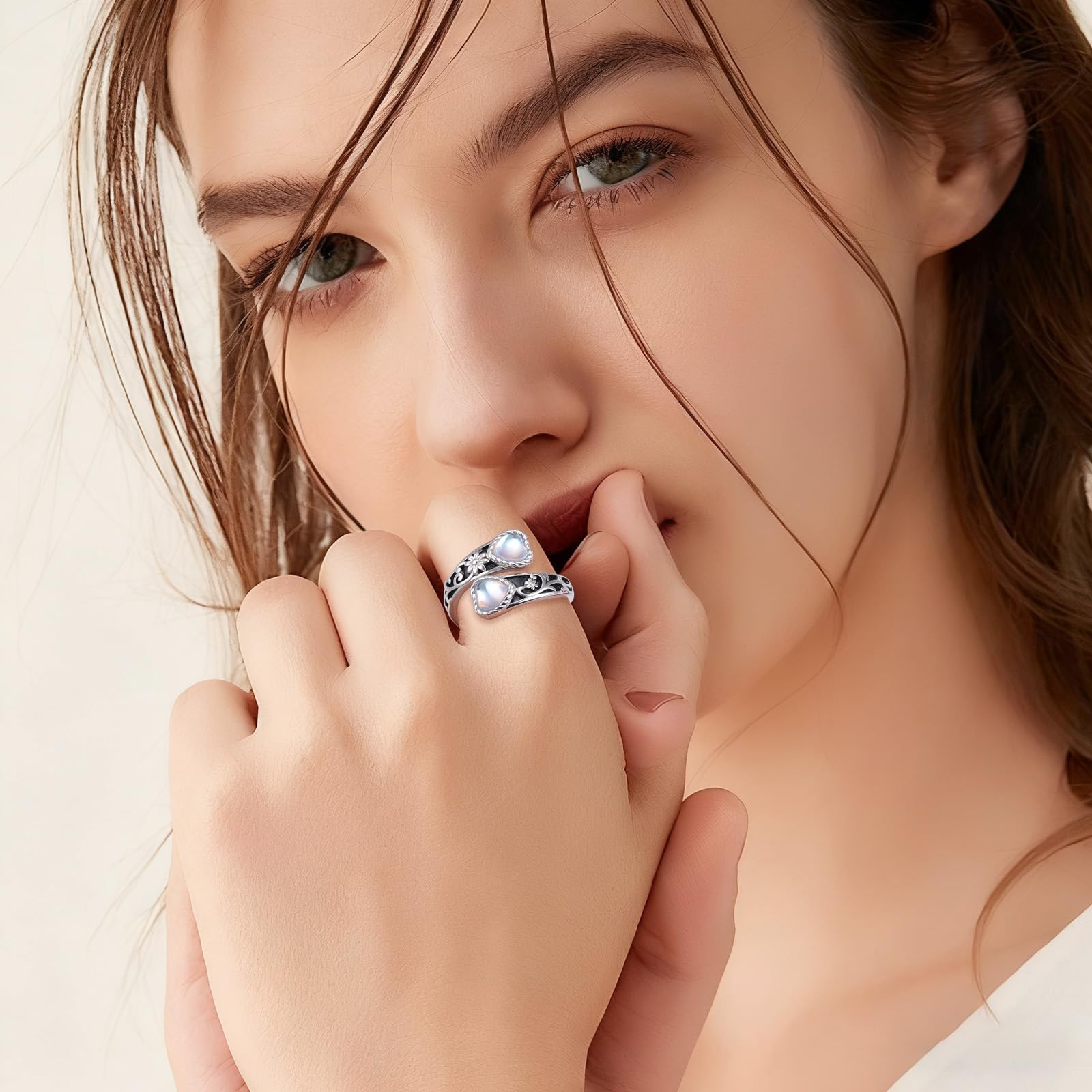 Anillo de plata de ley 925 con forma de corazón y piedra lunar para mujer