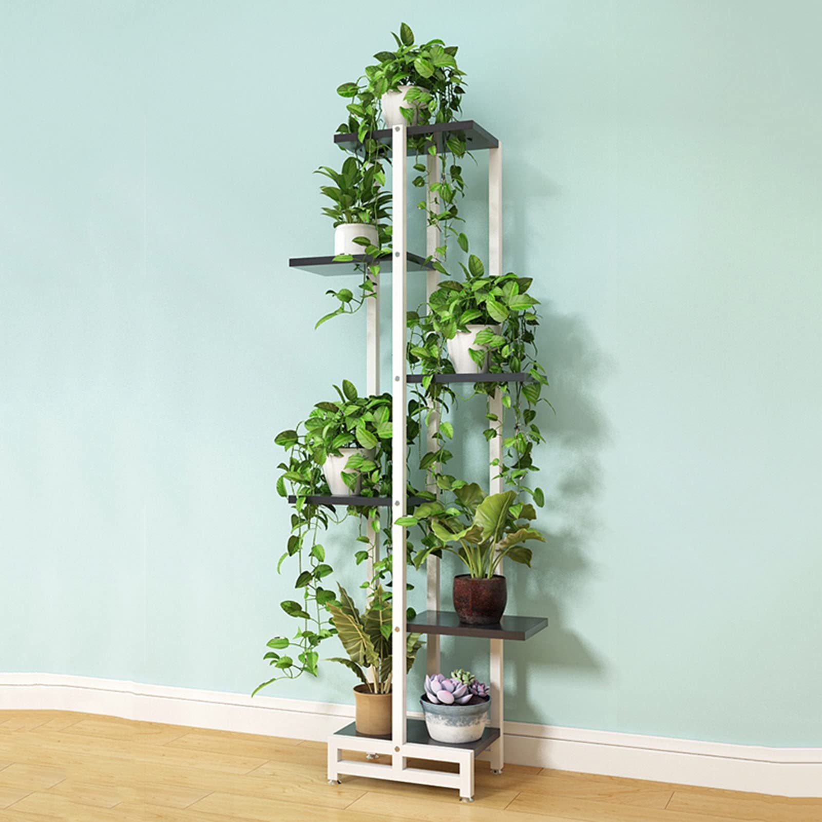 Support pour plantes d'extérieur à plusieurs niveaux pour un balcon verdoyant