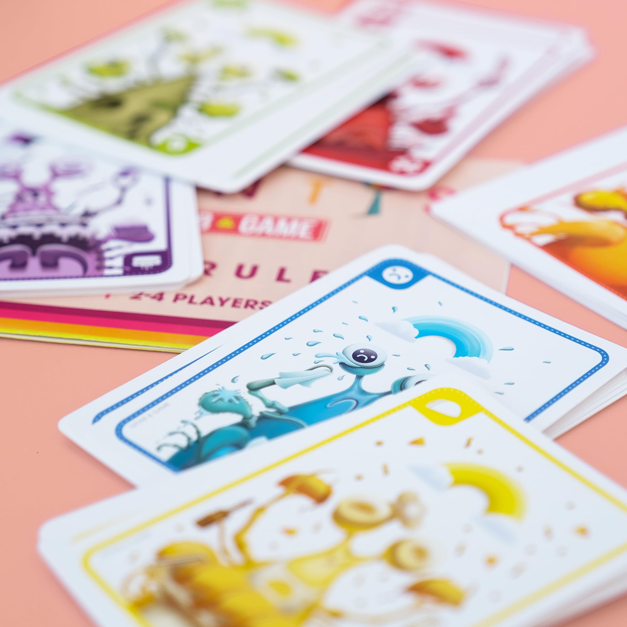 Exploding Kittens - Mantis Grab & Game - Pocket-Sized Party Game with Vibrant Art & Addictive Gameplay for 2-4 Players Ages 7+ - Travel Game for Families on the Go