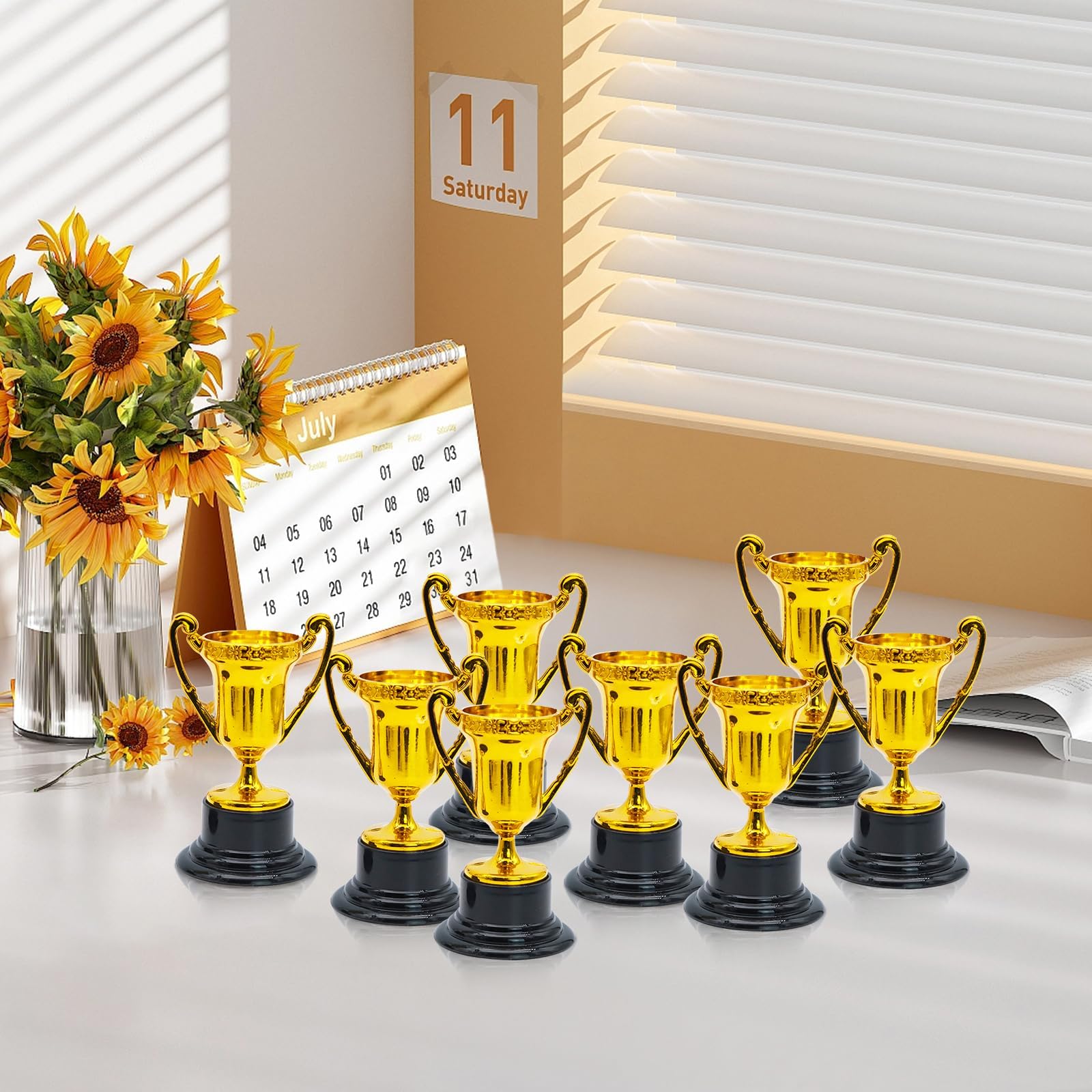 12Pcs Trophées Dorés pour Enfants, Mini Trophées, Trophées Vainqueur des Tournois Sportifs, pour Tournois Sportifs, Compétitions, Fêtes