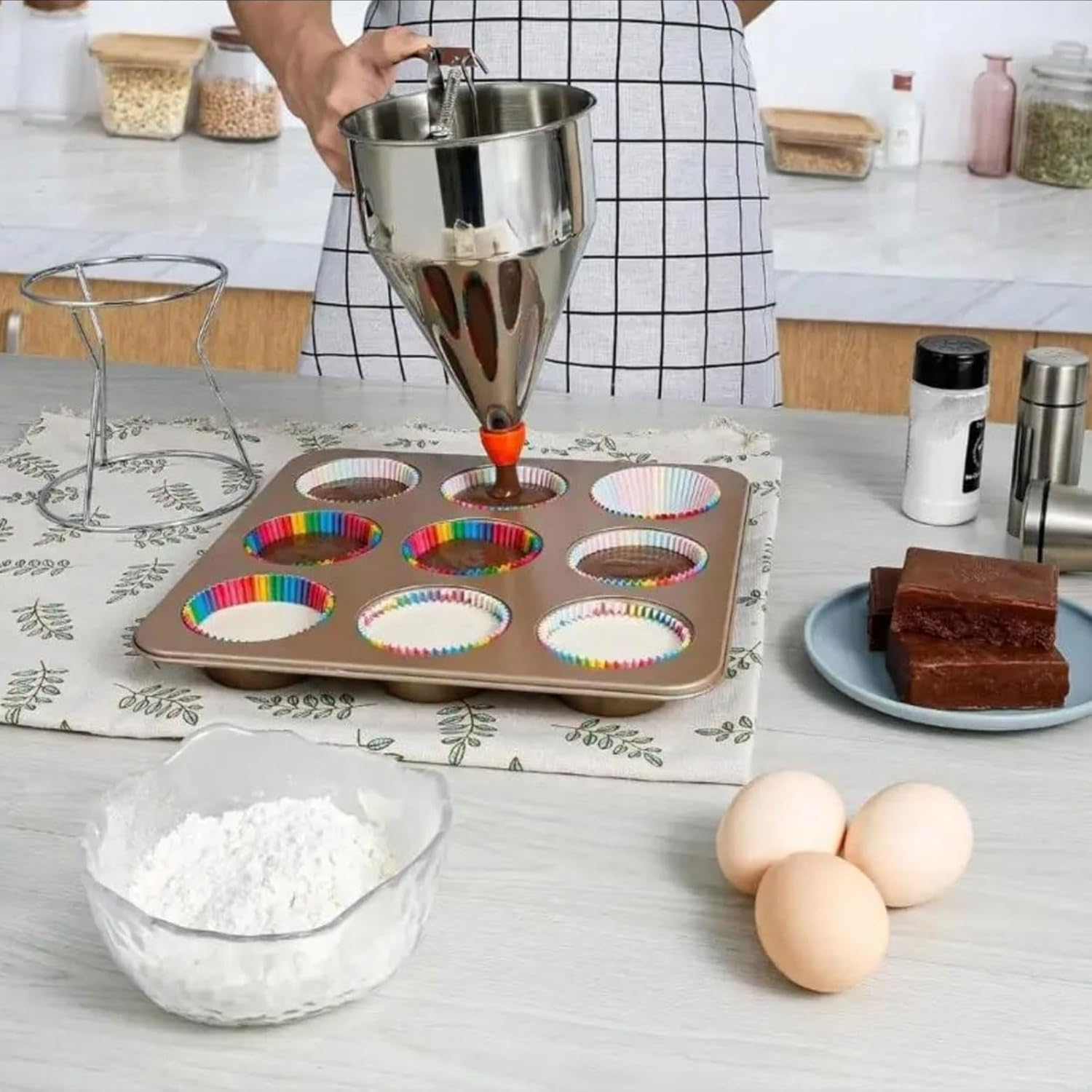 Practical Nonrust Steel Conical Batter Dispenser 1200L Large Capacity for Pastries Sauce Ice Creams Application Manual Control Batter Dispenser for Kitchen