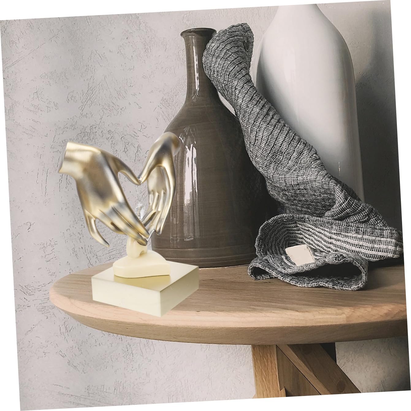 Lurrose Herzfigur aus Kunstharz Liebesstatue Paar Hände Ornament Tischdekoration Valentinstag Jubiläumsgeschenk Beige