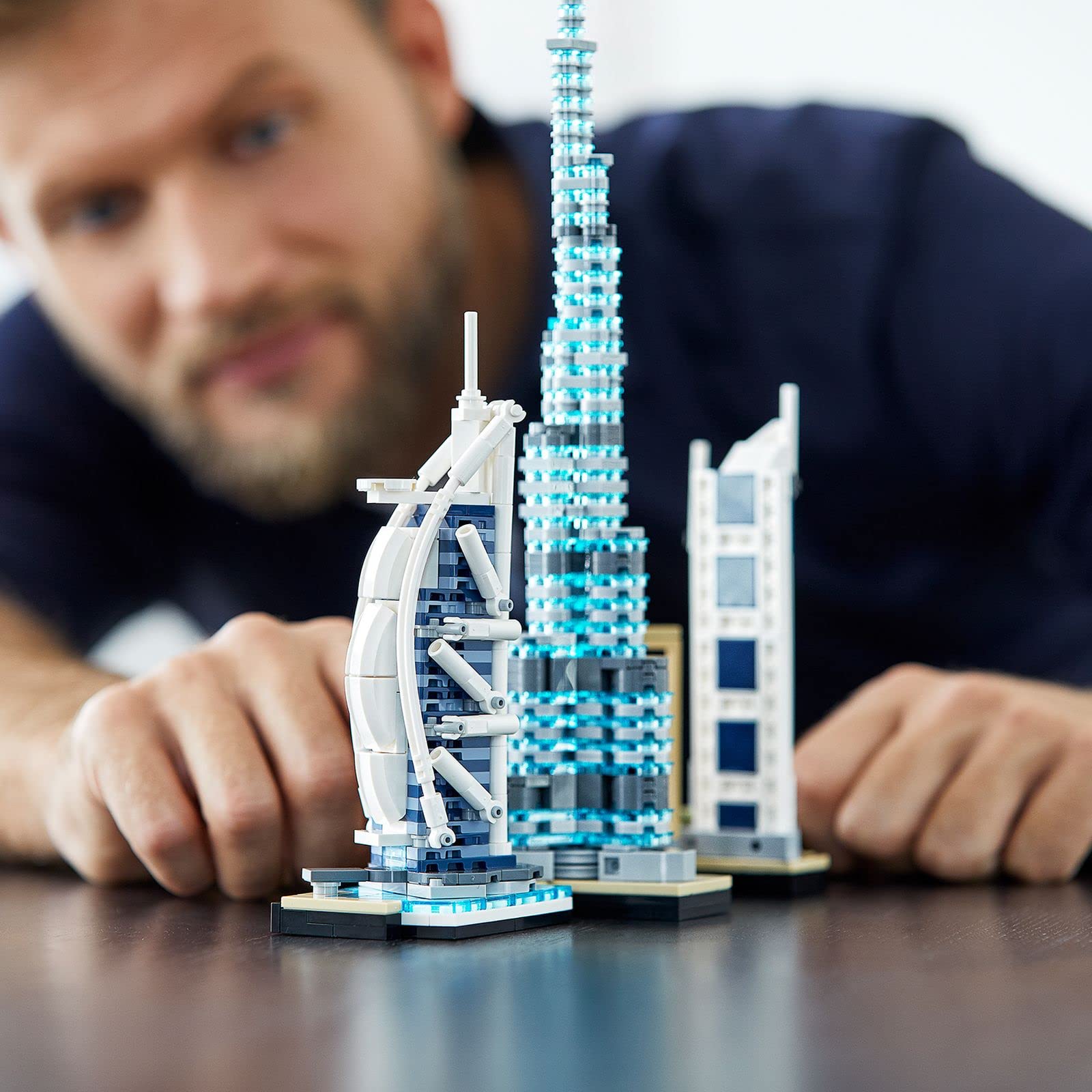 LEGO Architecture Dubai, Collezione Skyline, Kit di Modellismo Creativo e Rilassante, Costruzioni per Adulti e Ragazzi di 16+ Anni, 21052