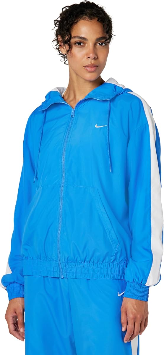 Nike Sportswear Classic Wovens Chaqueta holgada con capucha UV para mujer