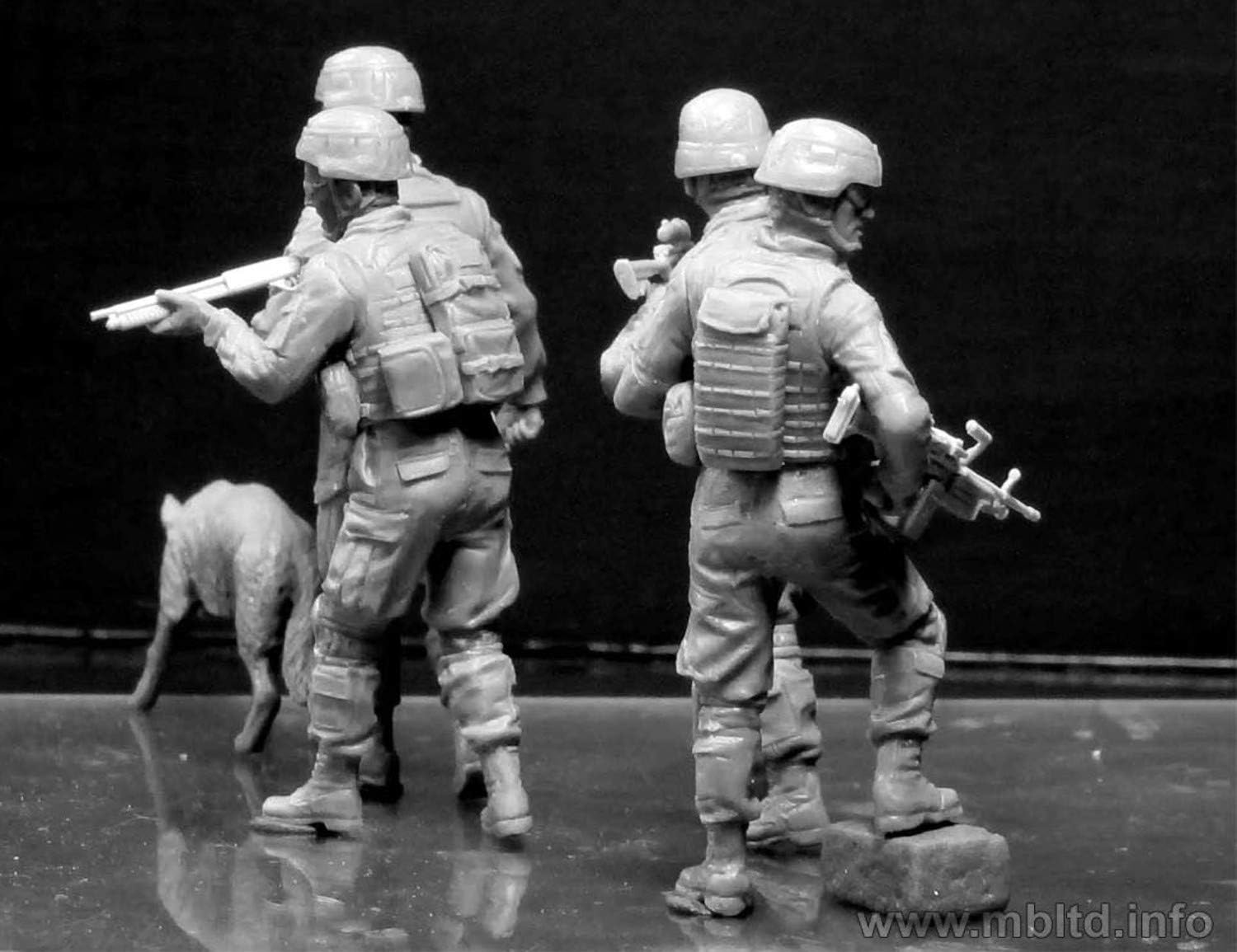 1/35 U.S. Infantry 4 working body + military dog Afghan war troops search (japan import) by Master Box