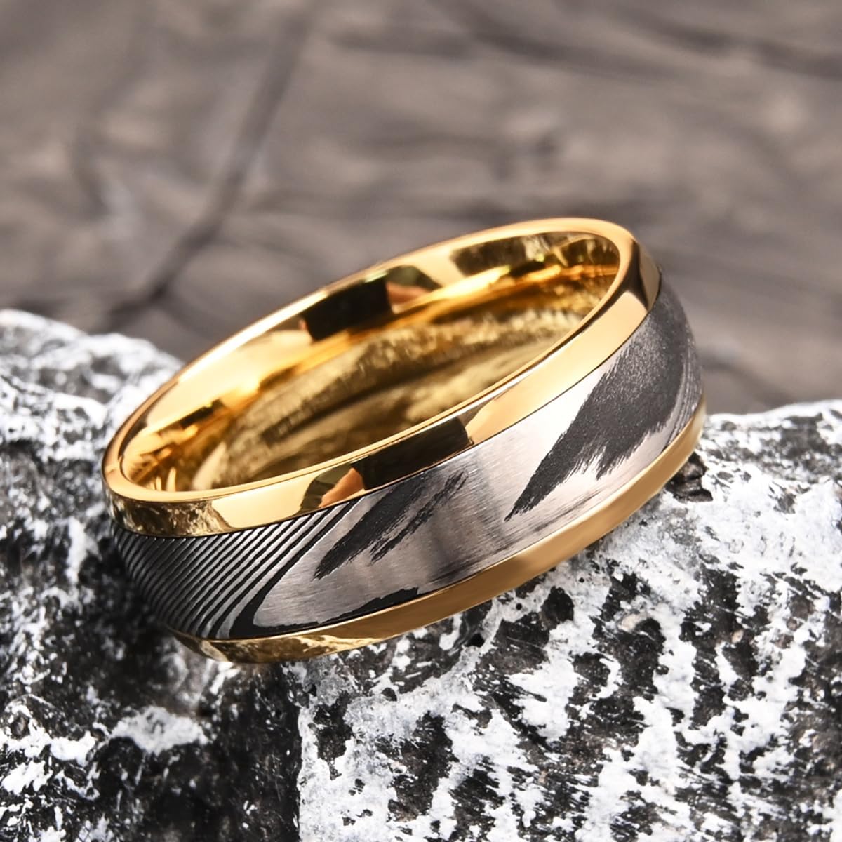 Golden Damascus steel rings for men and women men's engagement and wedding Bands with hand-forged textures stylish and unique Comfortable Suitable for Party Anniversaries