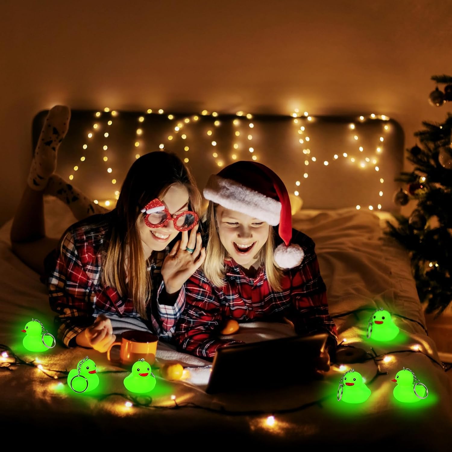 Deekin 100 Pcs Duck Keychain Glow in The Dark Cruise Rubber Duck Halloween Keyring Party Favors Gifts Supplies Game Prizes for Halloween Trick or Treating Goodie Bag Fillers (2.17 Inch)