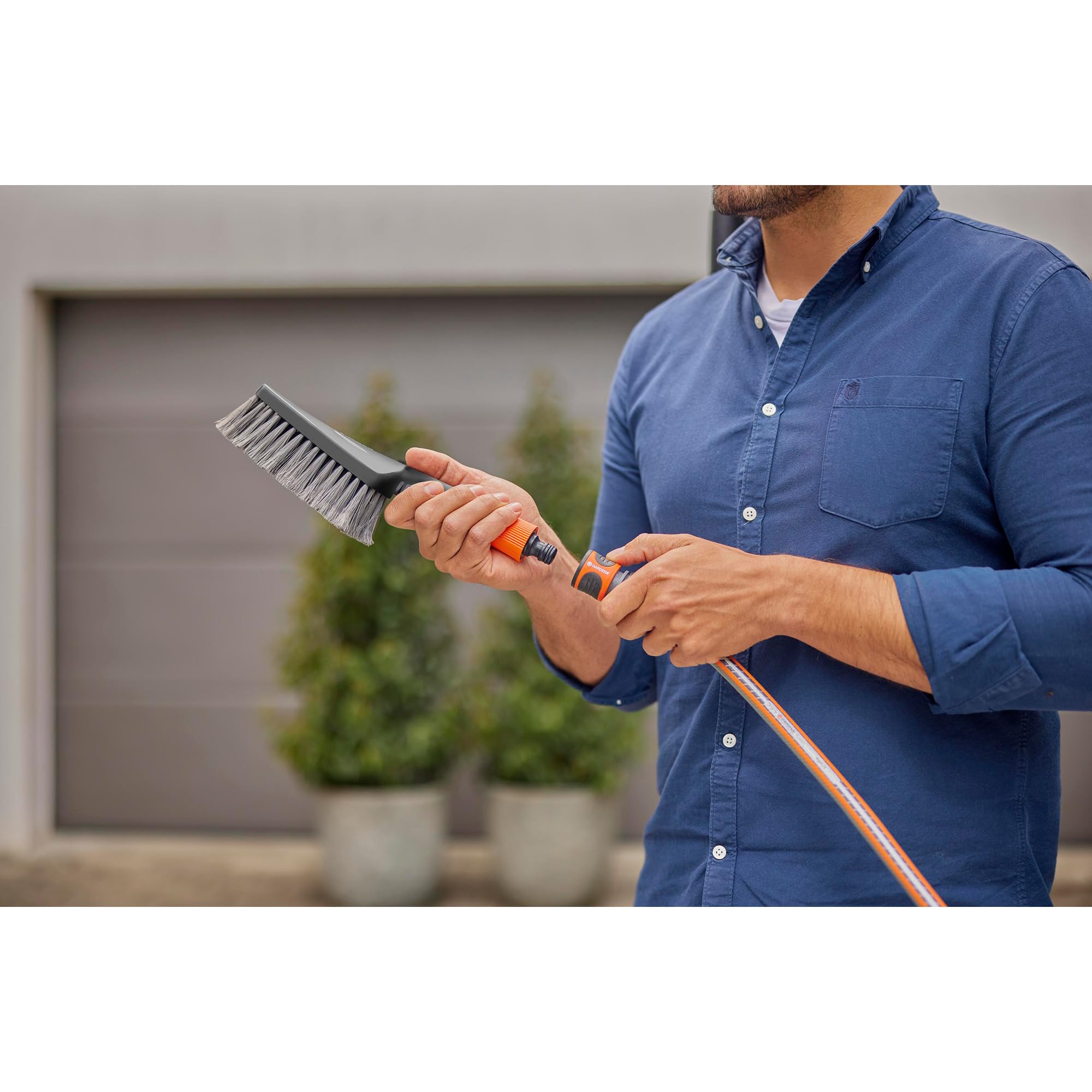Gardena Cleansystem Juego de Lavado con Cepillo de Mano M Suave: para superficies pequeñas y delicadas, con flujo regulable, incl. barritas de champú para una limpieza eficaz (18863-20)