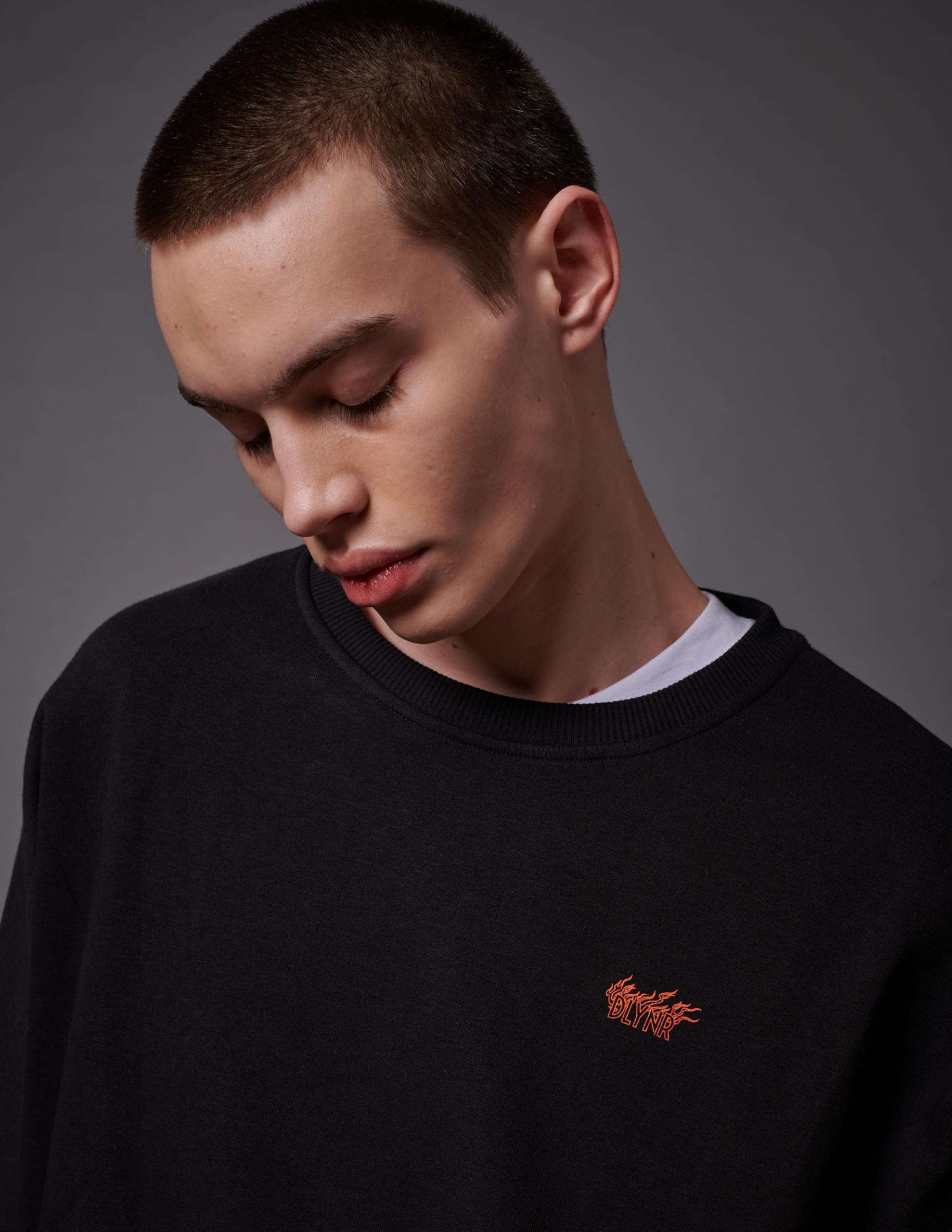 Dolly Noire Pokémon Charizard - Sudadera unisex con capucha bordada, mezcla de algodón, colección oficial