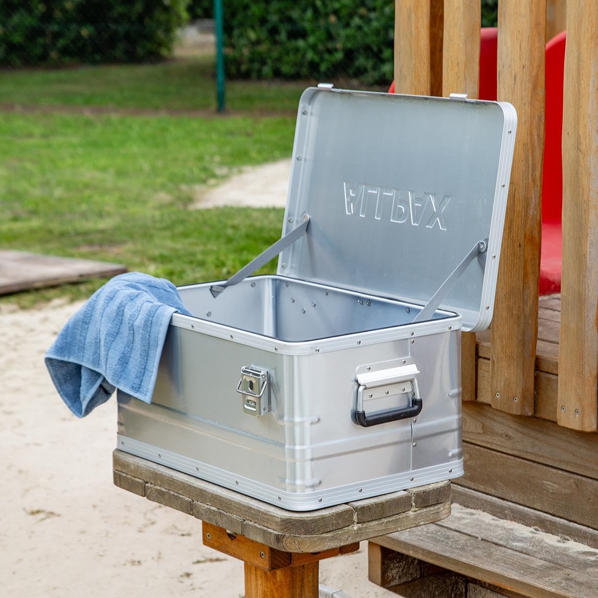 Alu Transportbox 95L – Robuste Aluminiumkiste 77,5×42,4×33,3 cm, IP54 staub- & spritzwassergeschützt, stapelbare Werkzeugbox mit Deckeldichtung & Sicherheitsgriffen für Werkstatt, Camping & Transport