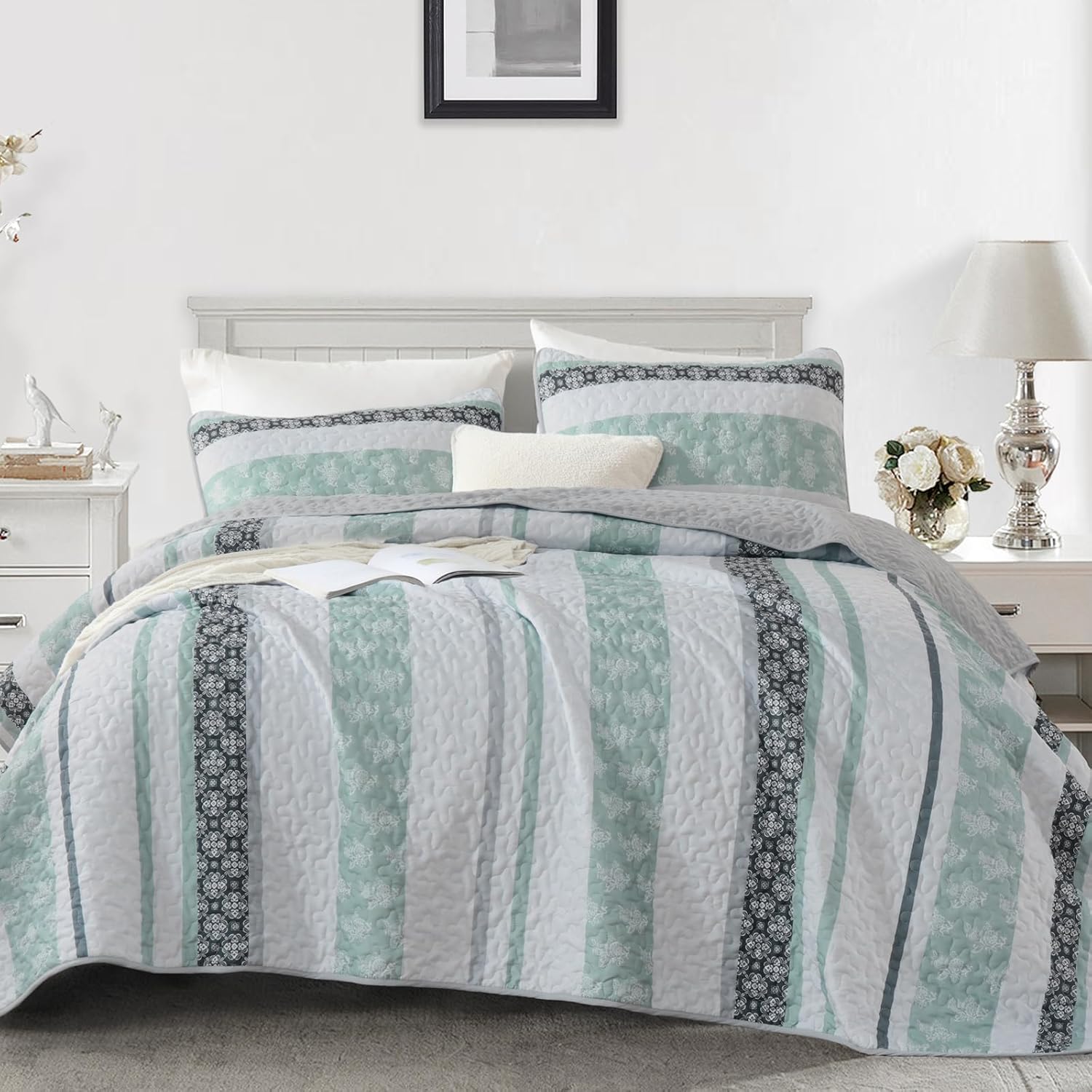 Luxudecor Quilts Queen Size Boho Sage Green Quilt Bedspreads Bedding Set, 3 Pieces Summer Queen Coverlet Sets with 2 Shams,Soft Lightweight Striped Patchwork Quilt for Bed 96"x90"
