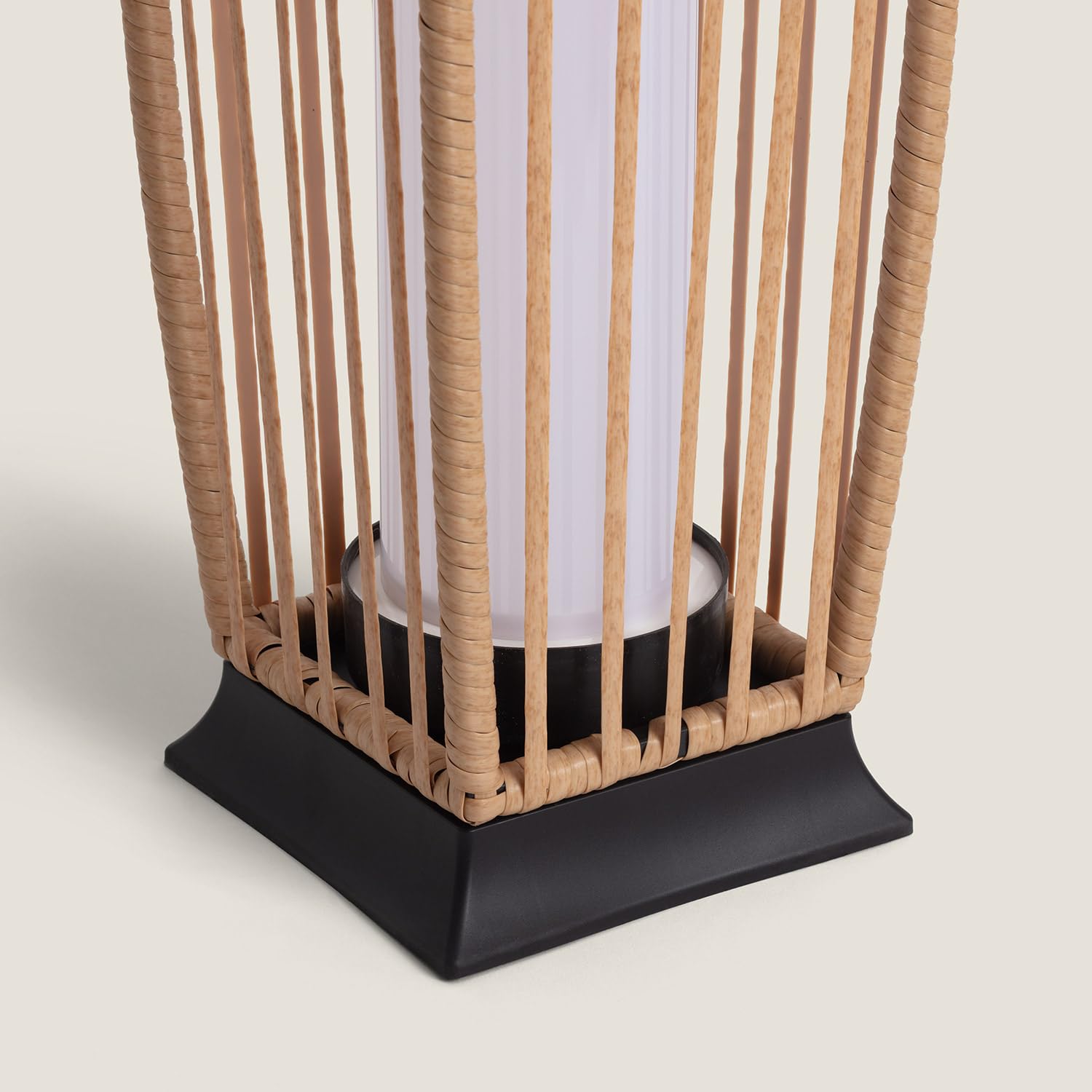 LEDKIA LIGHTING - Lampadaire LED Extérieur Solaire Arley | Éclairage 1W à Faible Consommation | IP44 Résistant aux Intempéries | Durée de Vie 40,000h | Rotin Synthétique, Naturel, Polyéthylène