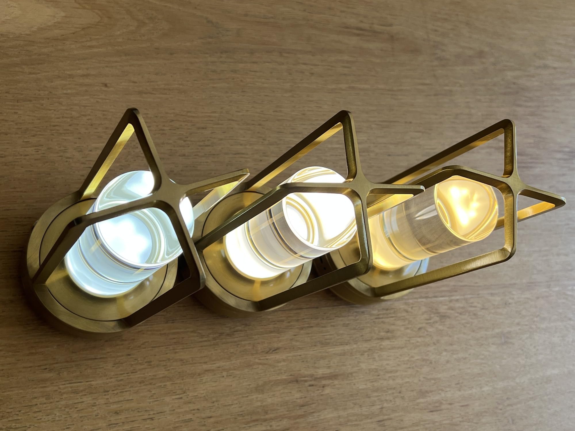 Lanta Kabellose LED Tischlampe Gold, dimmbar, 3 Lichtfarben, USB-C, IP54, Akku, für Gastronomie, Hotel & Terrasse, 1 Stück