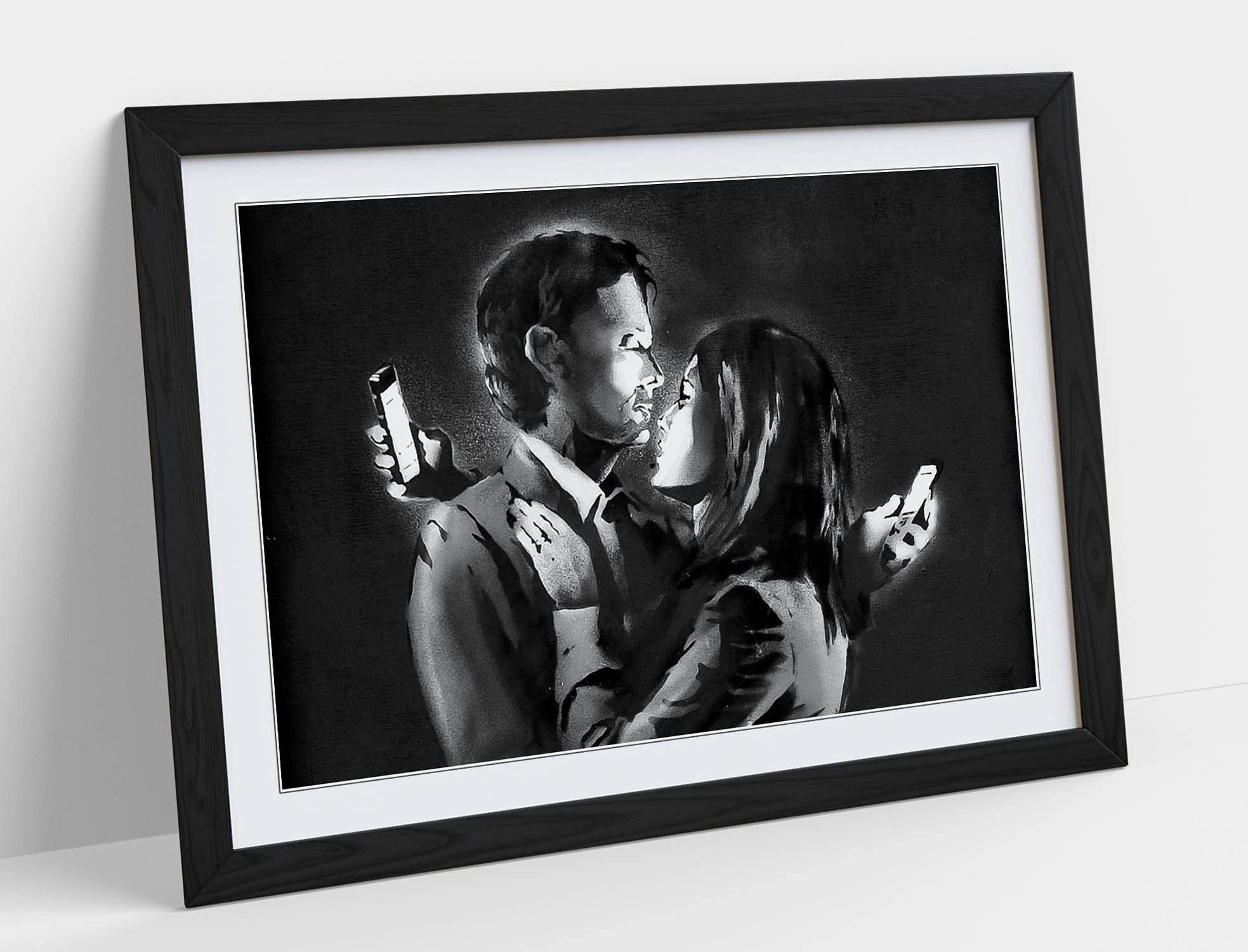 Canvasartshop Black - Banksy Mobile Lovers- Premium Wall Art Framed Picture Prints - 3 Colours - 4 Sizes (, A2)