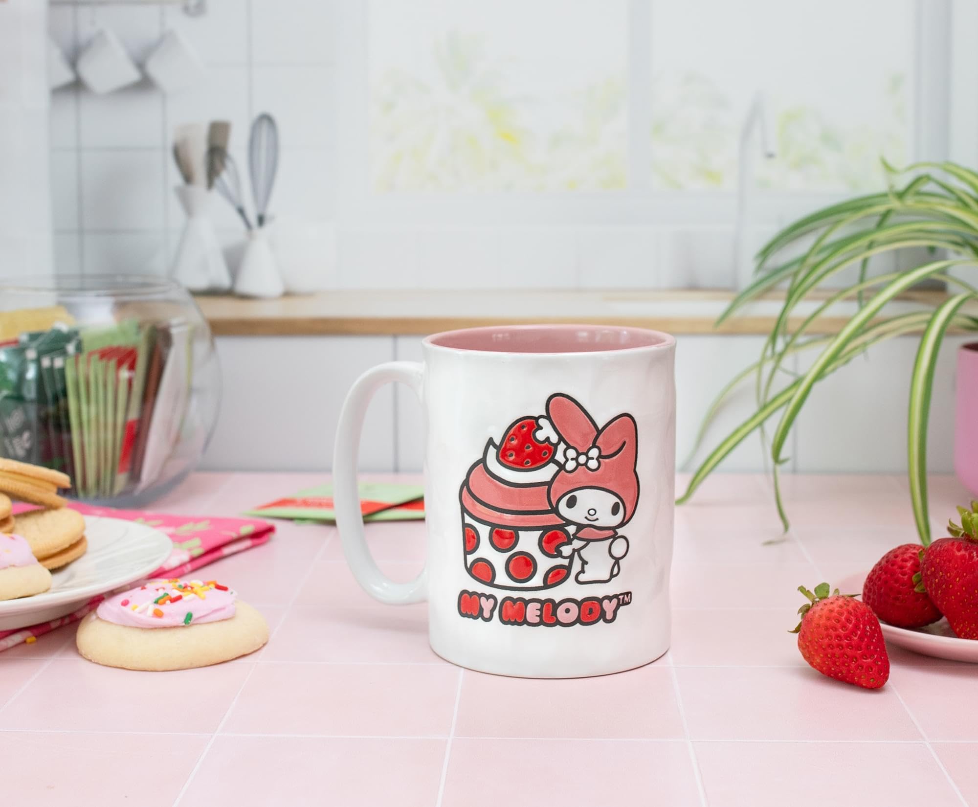 Amazon.com: Silver Buffalo Sanrio My Melody Strawberry Cupcake Wax