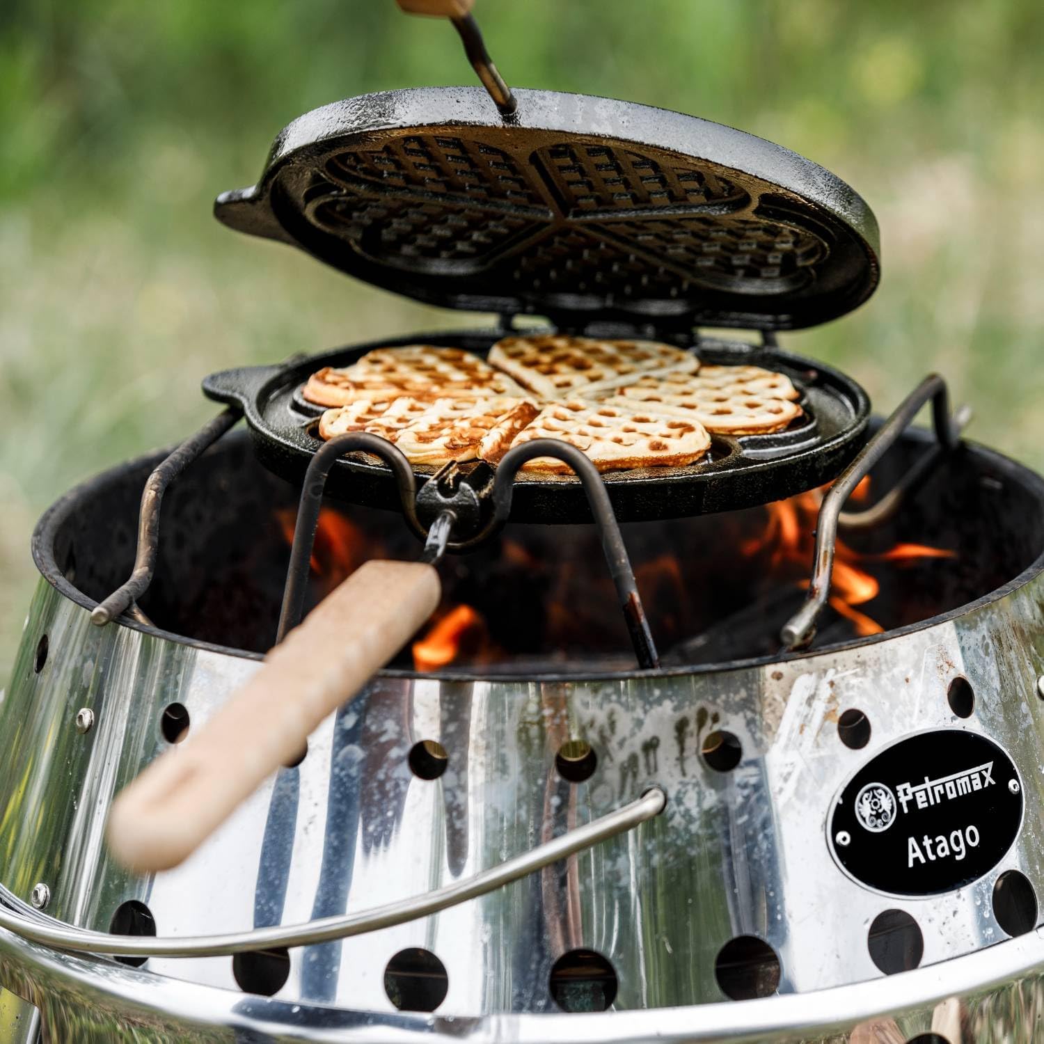 Petromax Rotating Waffle Iron with Turning Stop Frame, for Heart Shaped Waffles When Camping, Cast Iron with Wood Handles
