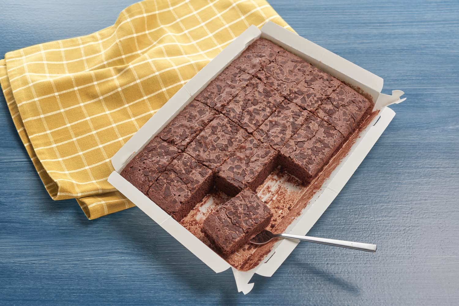 Dr. Oetker Brownies, 8 x 456 g, Backmischung für dunklen Rührteig mit Raspelschokolade zum Zubereiten von 16 Brownies, inkl. praktischer Backform