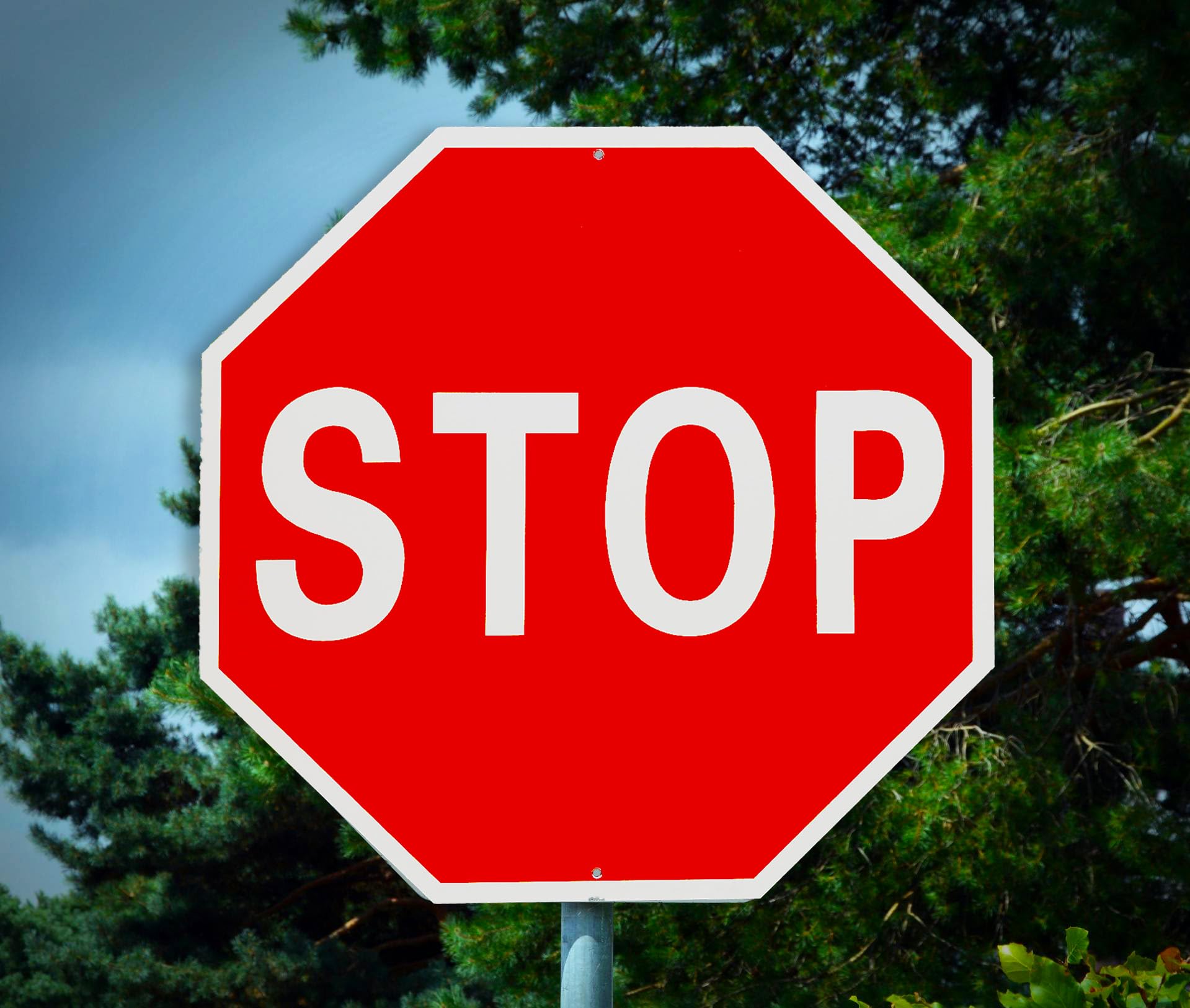 Verkeersbord STOP B07 bij voorangswegen en voorrangskruisingen