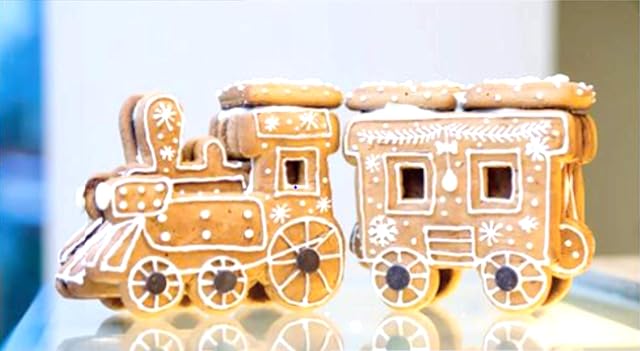Build and Decorate Your Own Large Gingerbread Train Kit - Includes Templates, Decorating Bag and Icing - 870 g