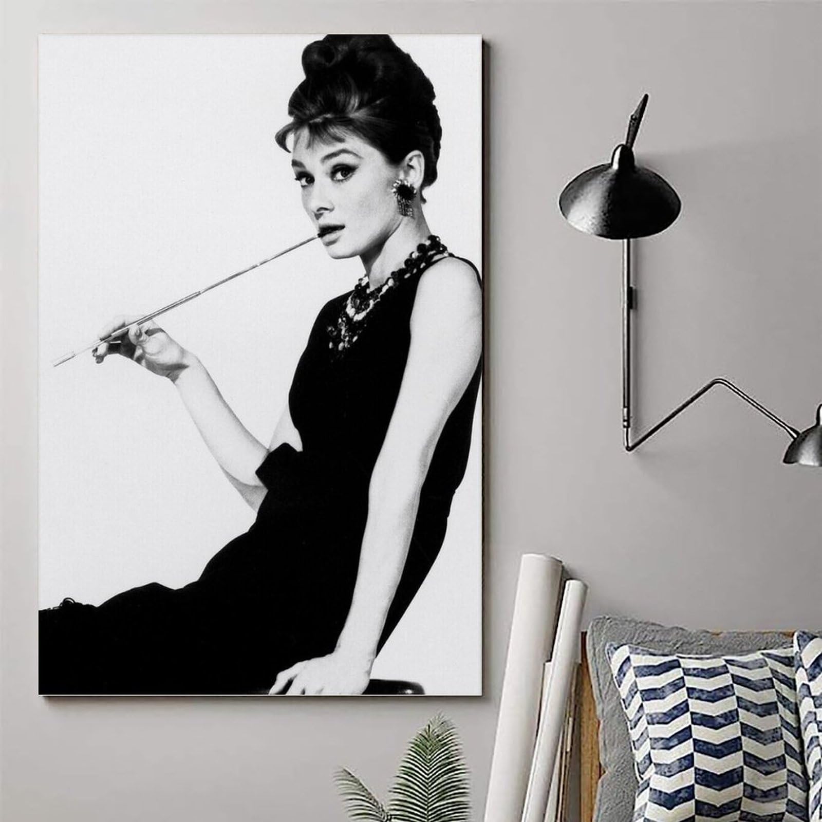 Amazon.co.jp: オードリー・ヘプバーンとタバコのポスター ポスター Amazon.co.jp: オードリー・ヘプバーンとタバコのポスター ポスター